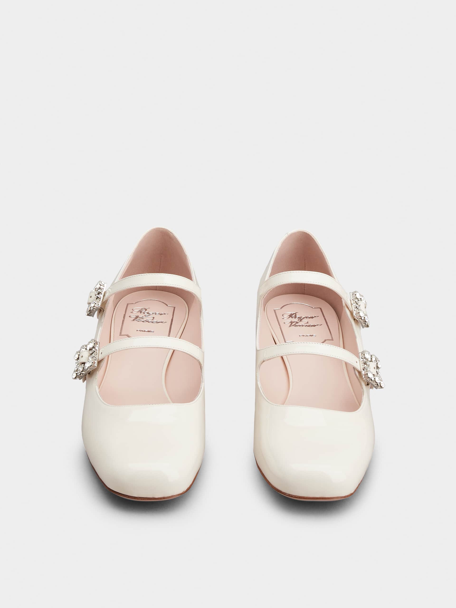 「トレ ヴィヴィエ」ストラス バックル パテントレザー ベビー バレリーナ ミニ 25 mm クリーム