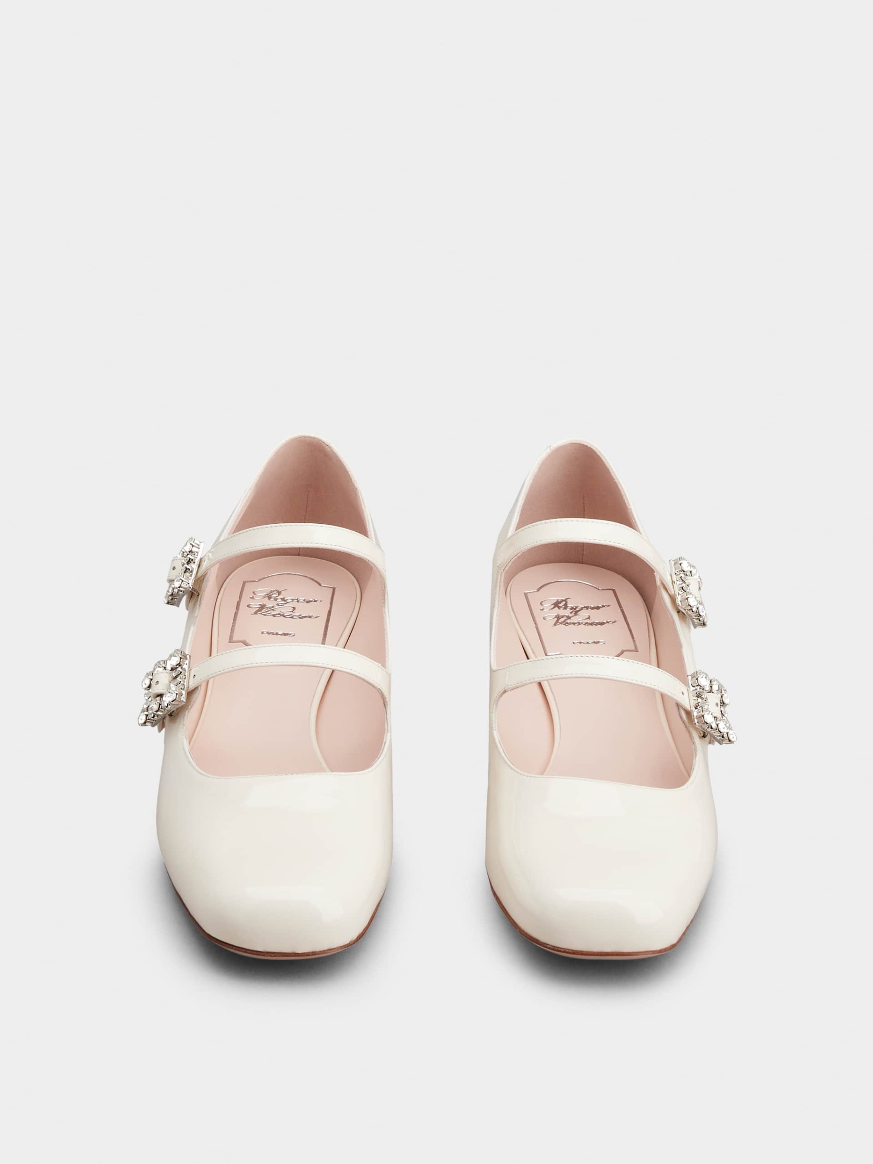 「トレ ヴィヴィエ」ストラス バックル パテントレザー ベビー バレリーナ ミニ 25 mm クリーム