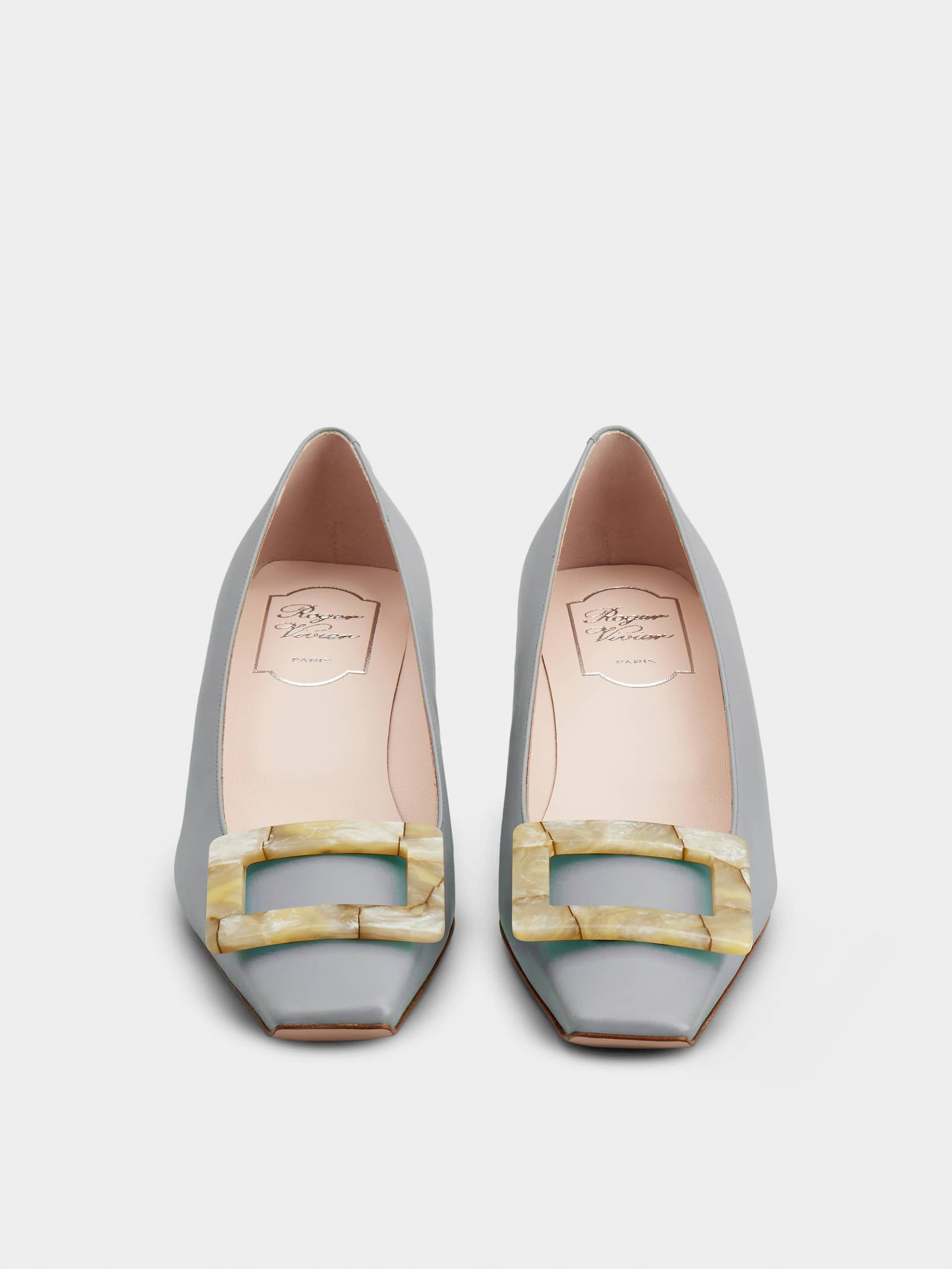 ベル ヴィヴィエ マザーパール バックル パンプス 45 mm グレー