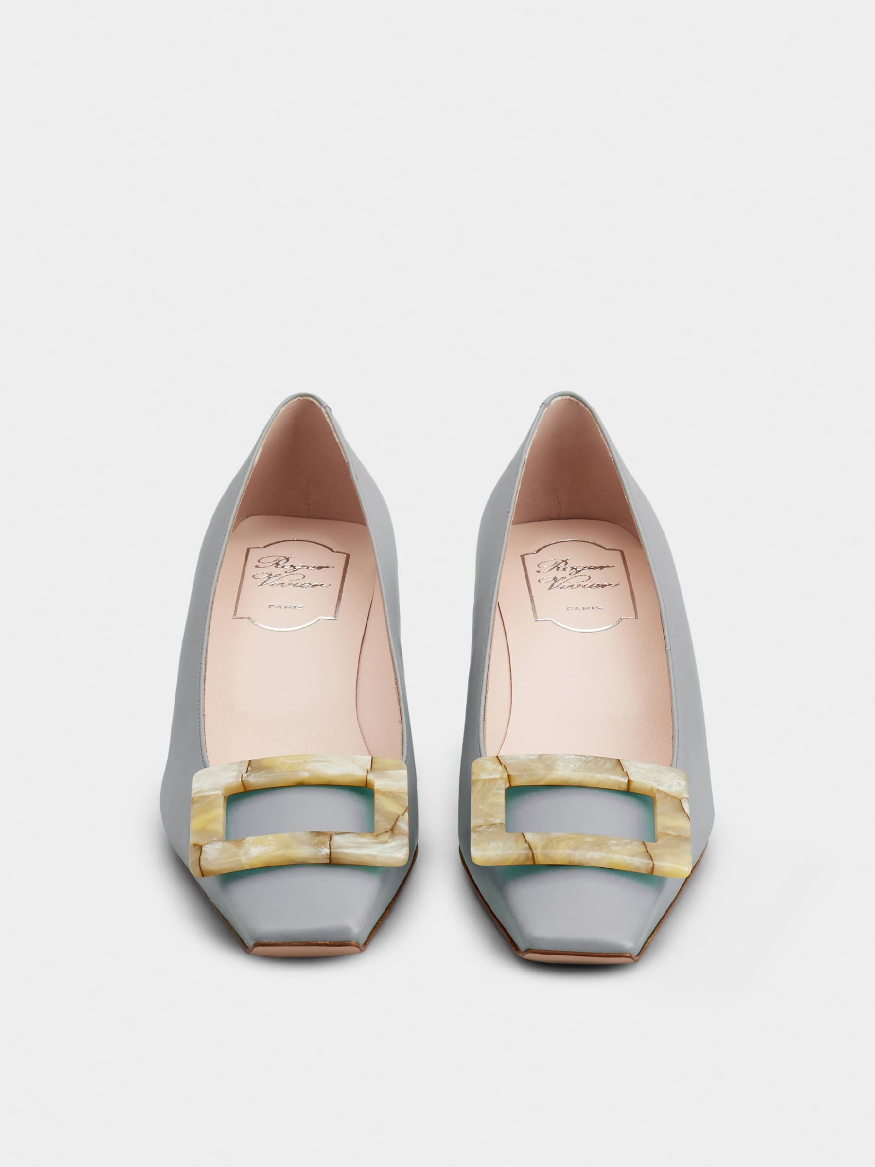 ベル ヴィヴィエ マザーパール バックル パンプス 45 mm グレー