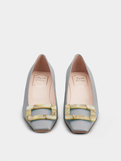 ベル ヴィヴィエ マザーパール バックル パンプス 45 mm グレー