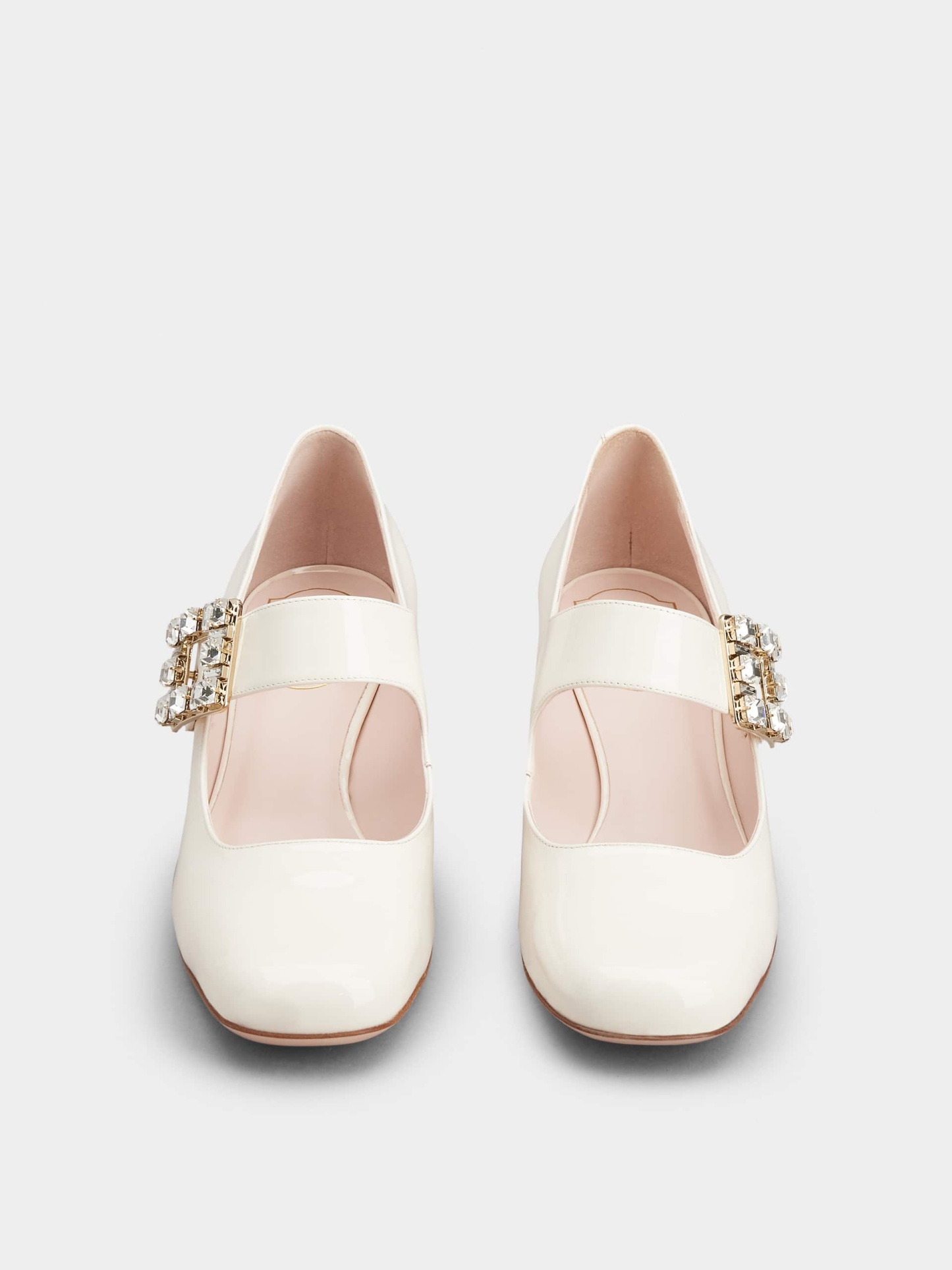 「トレ ヴィヴィエ」 ストラス バックル ベビー パンプス 45 mm クリーム