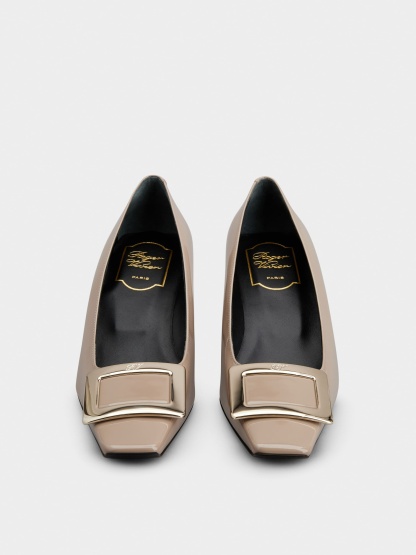 「ベル ヴィヴィエ」パテントレザー パンプス 45 mm ベージュ