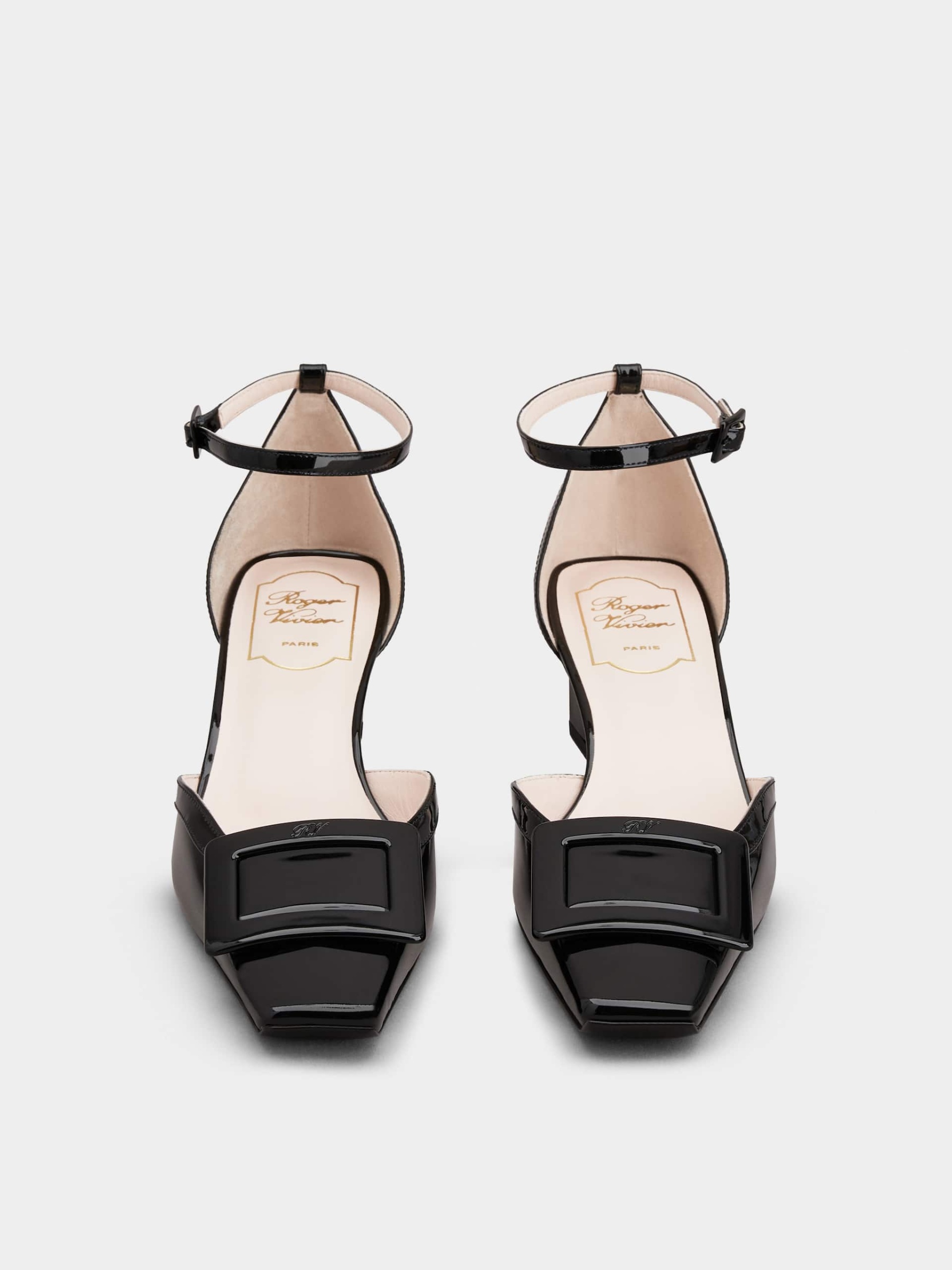 「ベル ヴィヴィエ」ラッカード バックル パテントレザー アンクル ストラップ パンプス 45 mm ブラック