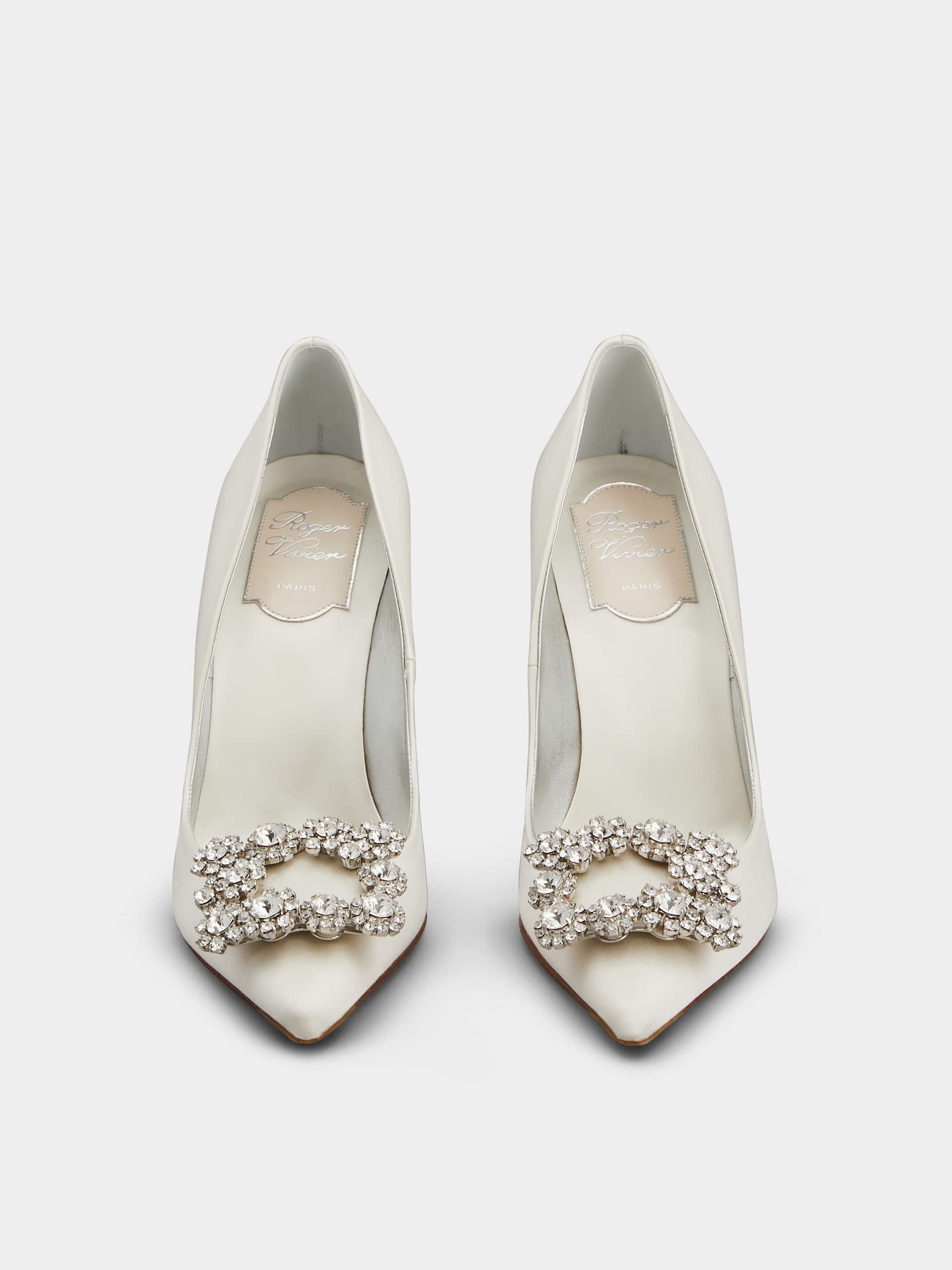 「フラワーストラス」バックル パンプス 100 mm ベージュ