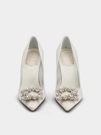 「フラワーストラス」バックル パンプス 100 mm ベージュ