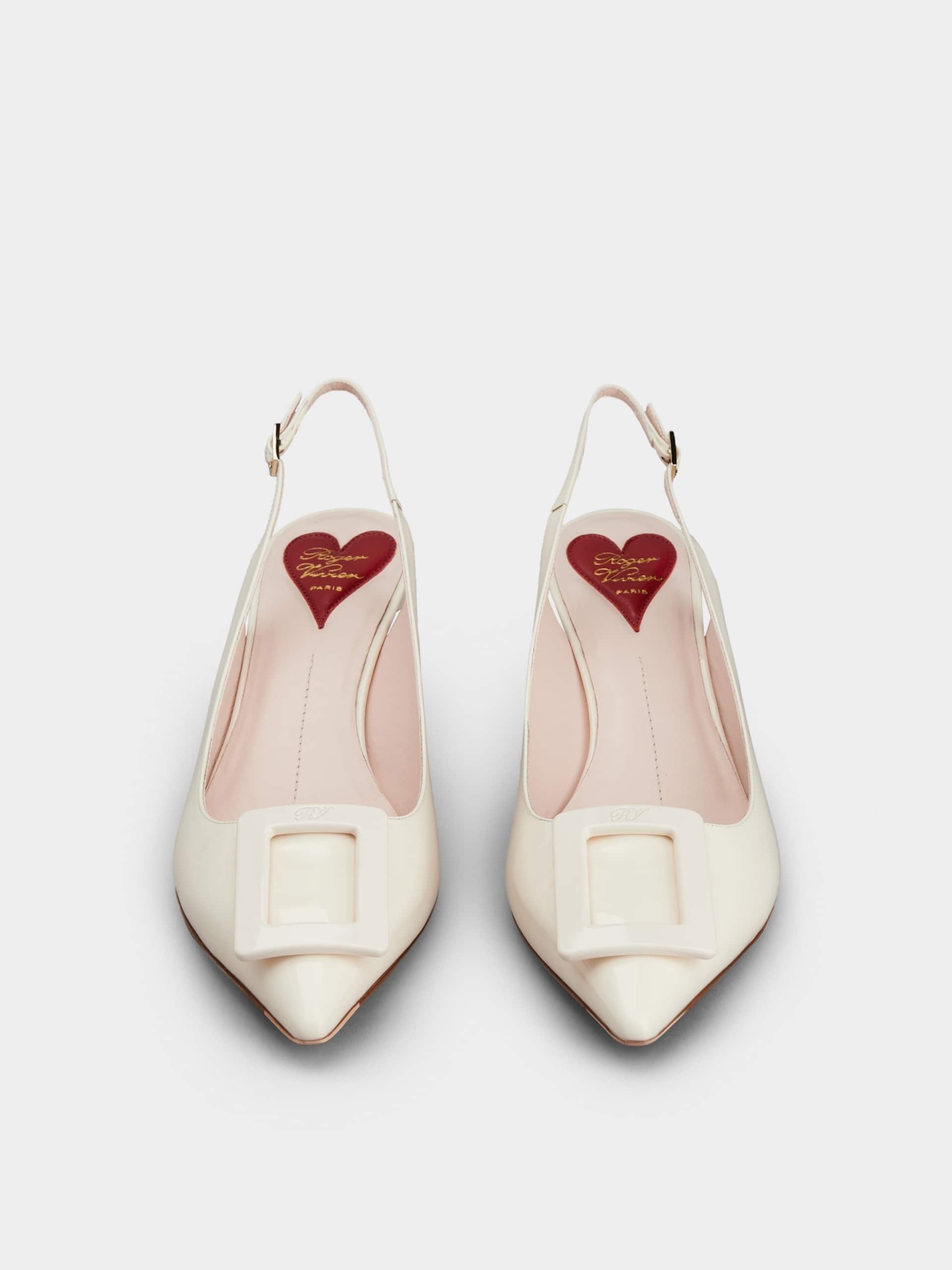 「ヴィルギュル」ラッカード バックル パテントレザー スリングバック パンプス 55 mm クリーム