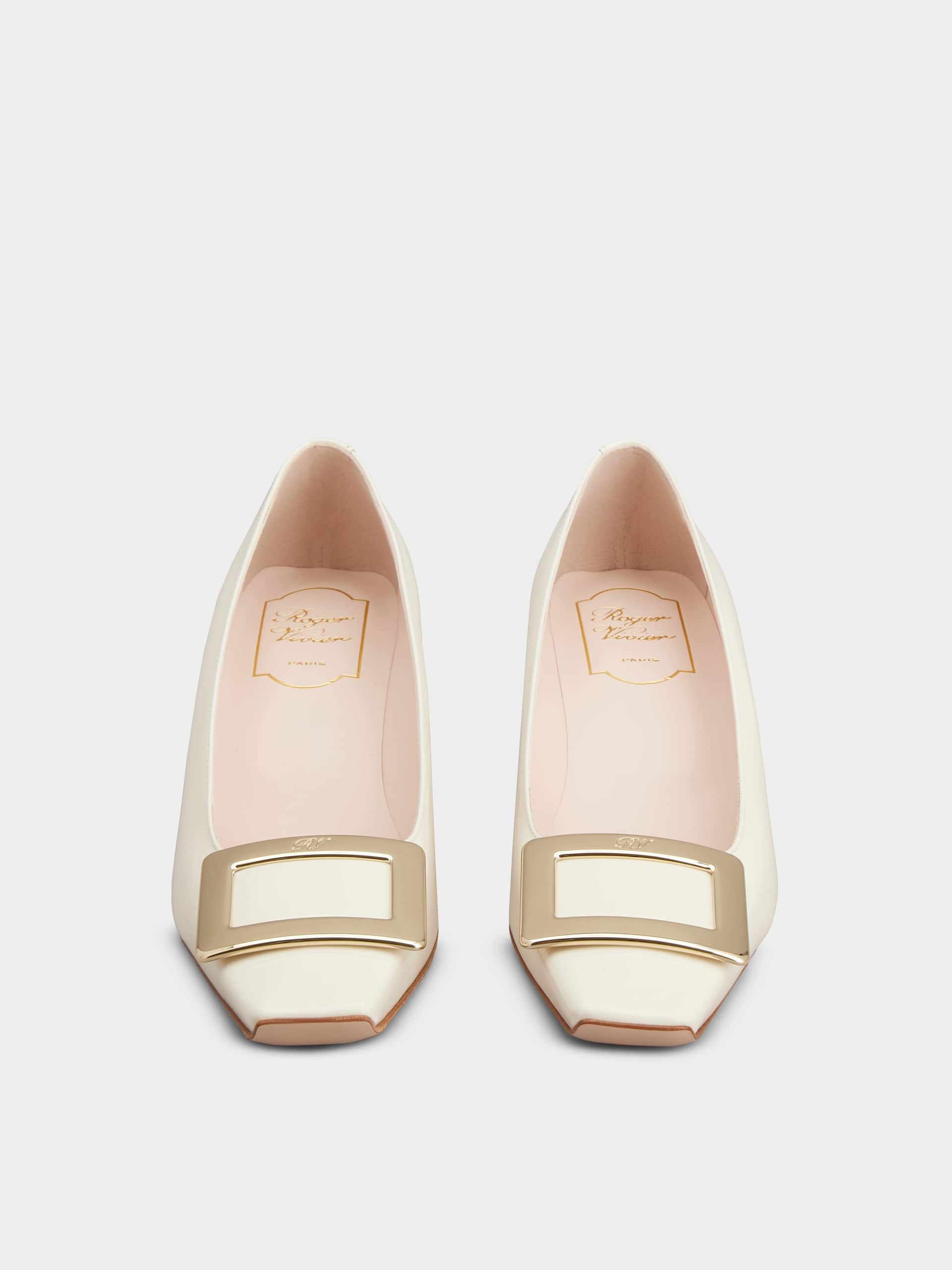 「ベル ヴィヴィエ」パテントレザー パンプス 45 mm クリーム