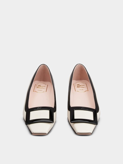 「ベル ヴィヴィエ」ラッカード バックル パテントレザー バレリーナ 25 mm ブラック, クリーム