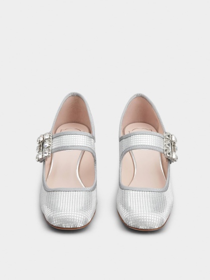 「トレ ヴィヴィエ」ストラス バックル ファブリック ベビー パンプス 45 mm シルバー