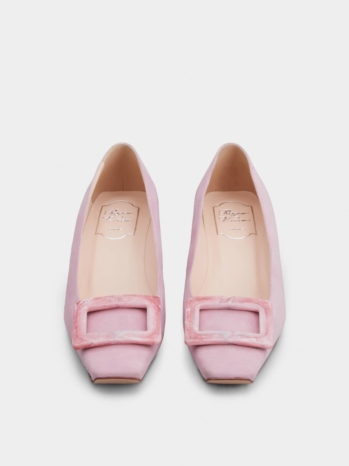 「ベル ヴィヴィエ」 ストーン バックル スエード パンプス 45 mm ピンク