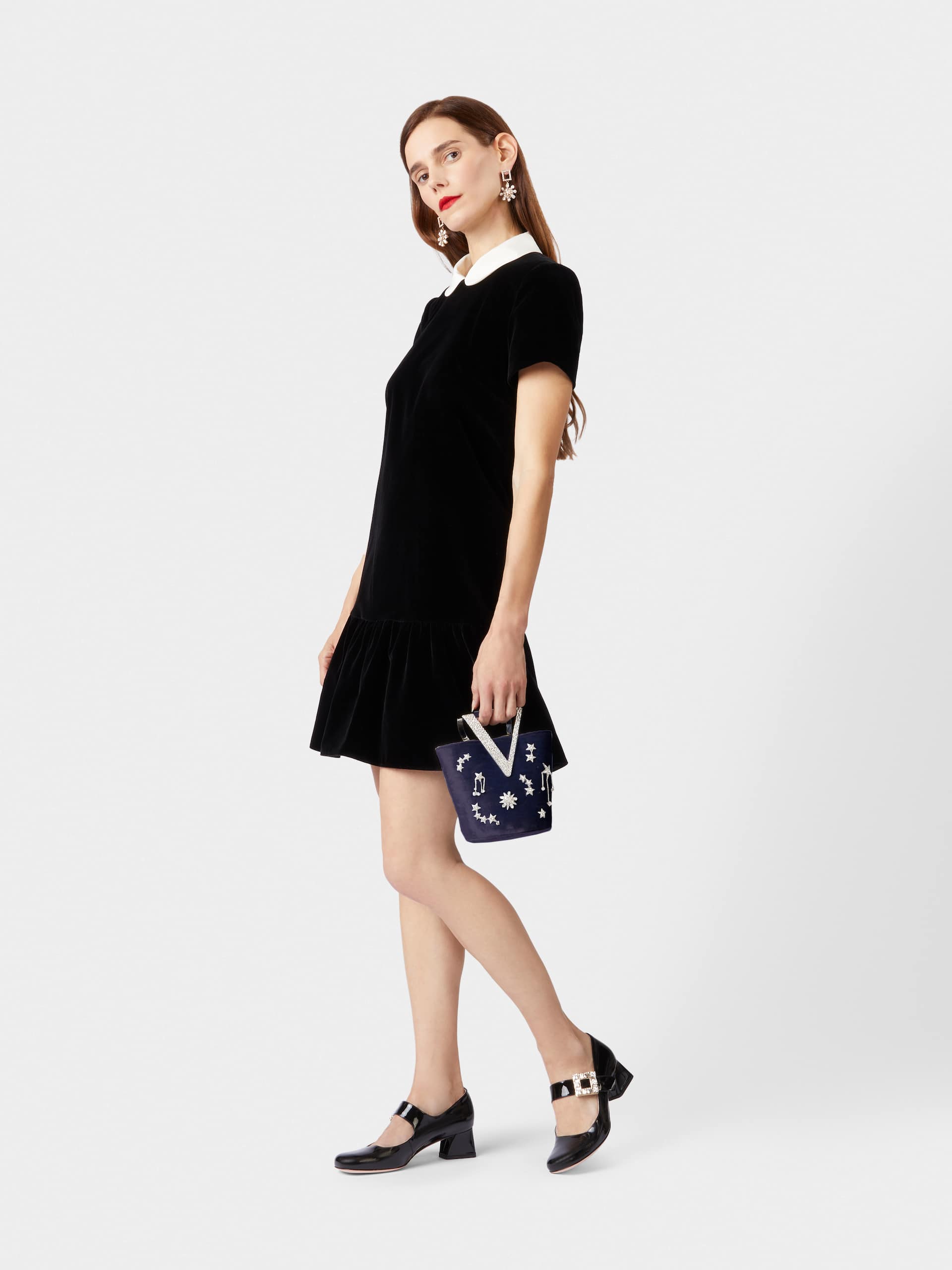 「トレ ヴィヴィエ」 ストラス バックル ベビー パンプス 45 mm ブラック