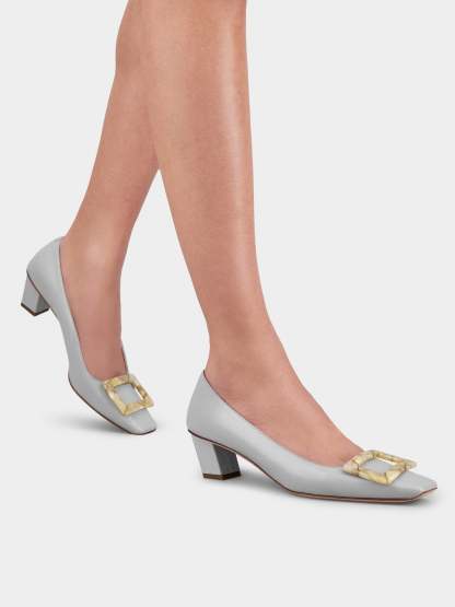 ベル ヴィヴィエ マザーパール バックル パンプス 45 mm グレー