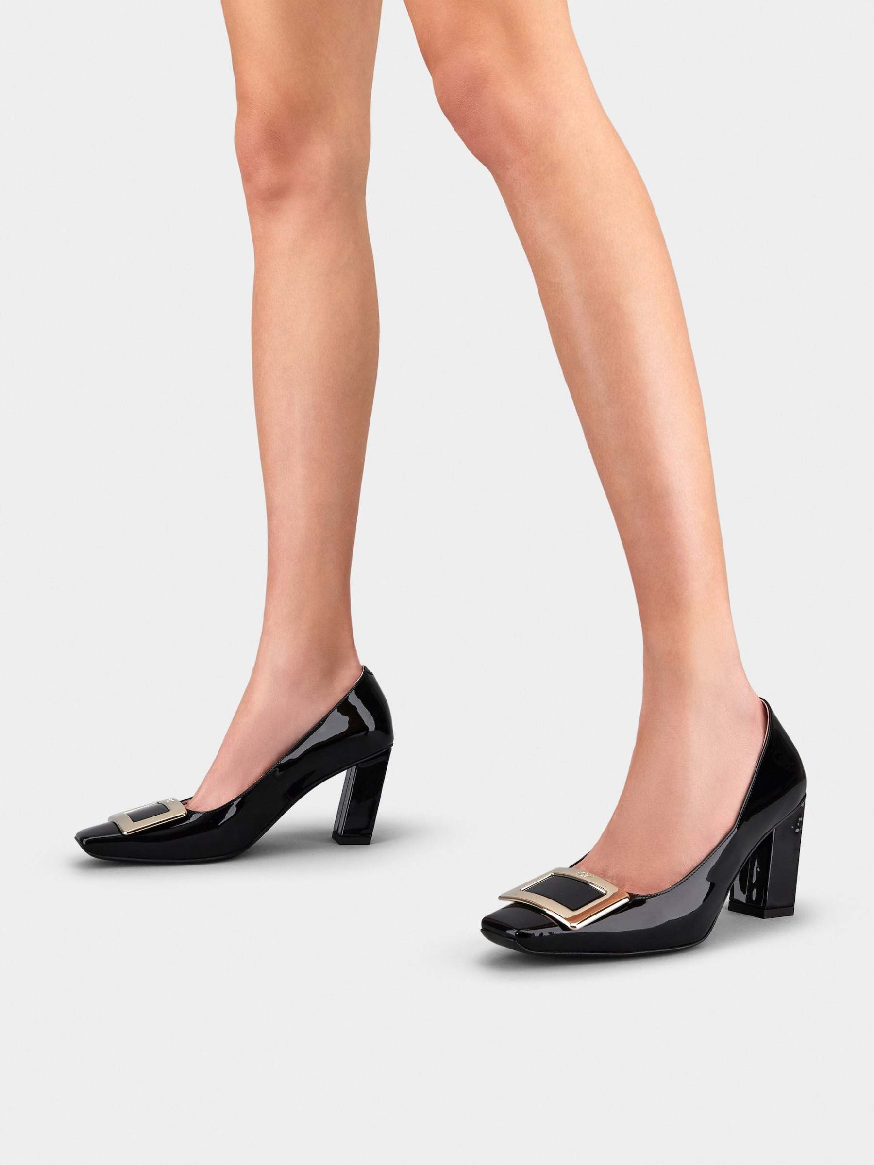 「ベル ヴィヴィエ」メタル バックル パテントレザー パンプス 75 mm ブラック