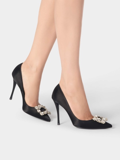 「フラワーストラス」バックル パンプス 100 mm ブラック