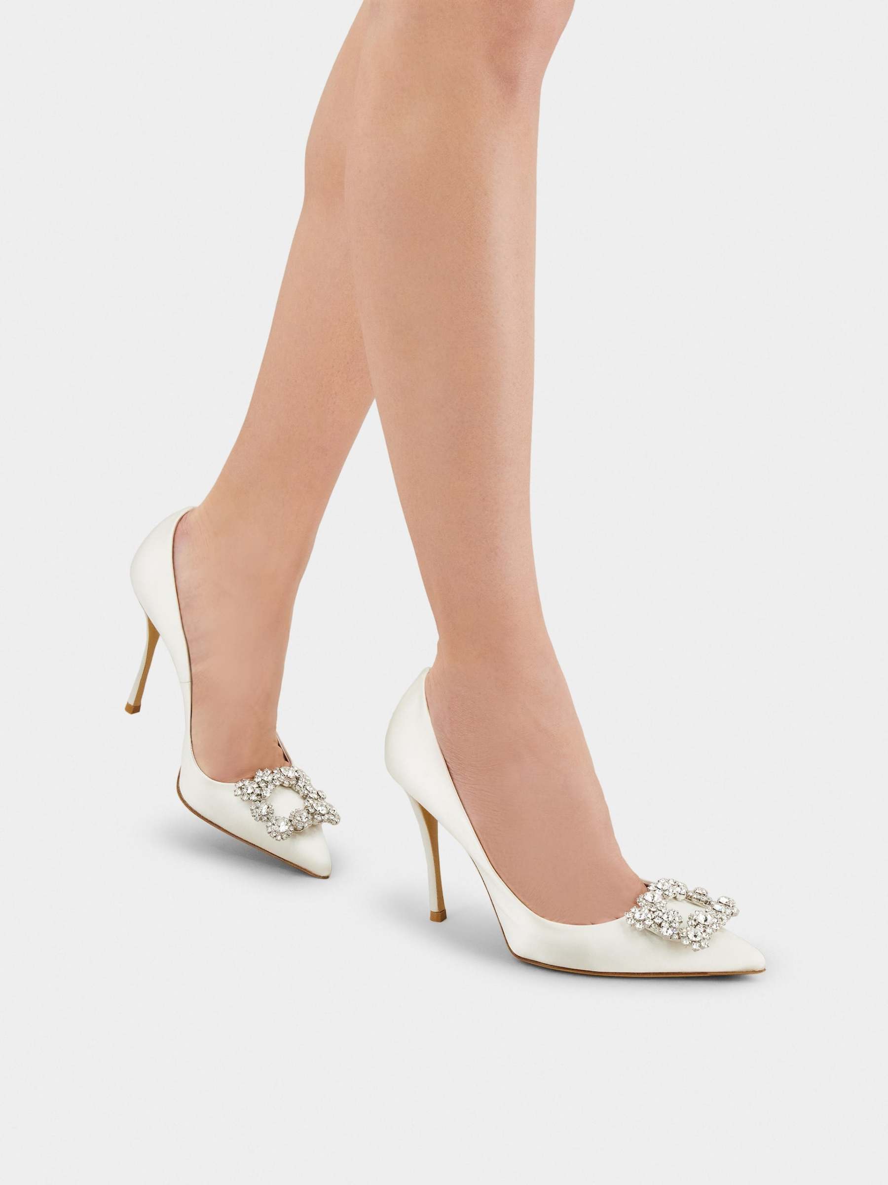 「フラワーストラス」バックル パンプス 100 mm ベージュ