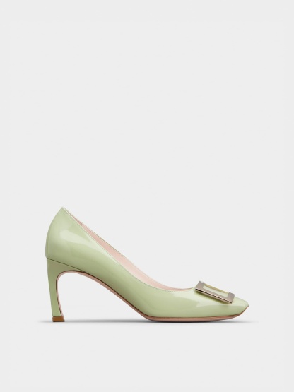 「ベル ヴィヴィエ トランペット」パテントレザー パンプス 70 mm グリーン