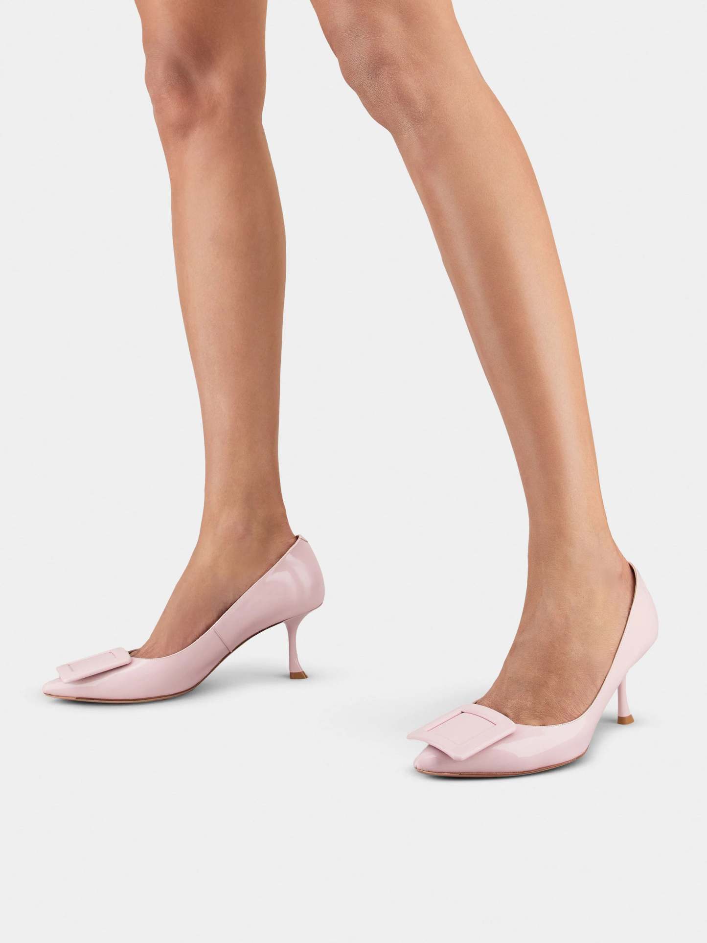 「ヴィヴ イン ザ シティ」 パテントレザー パンプス 65 mm ピンク