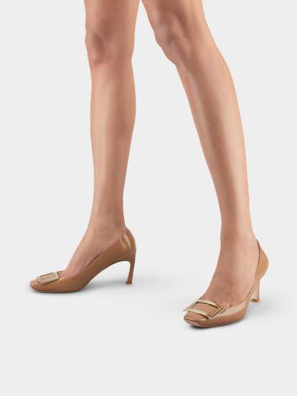 「ベル ヴィヴィエ トランペット」パテントレザー パンプス 70 mm ブラウン