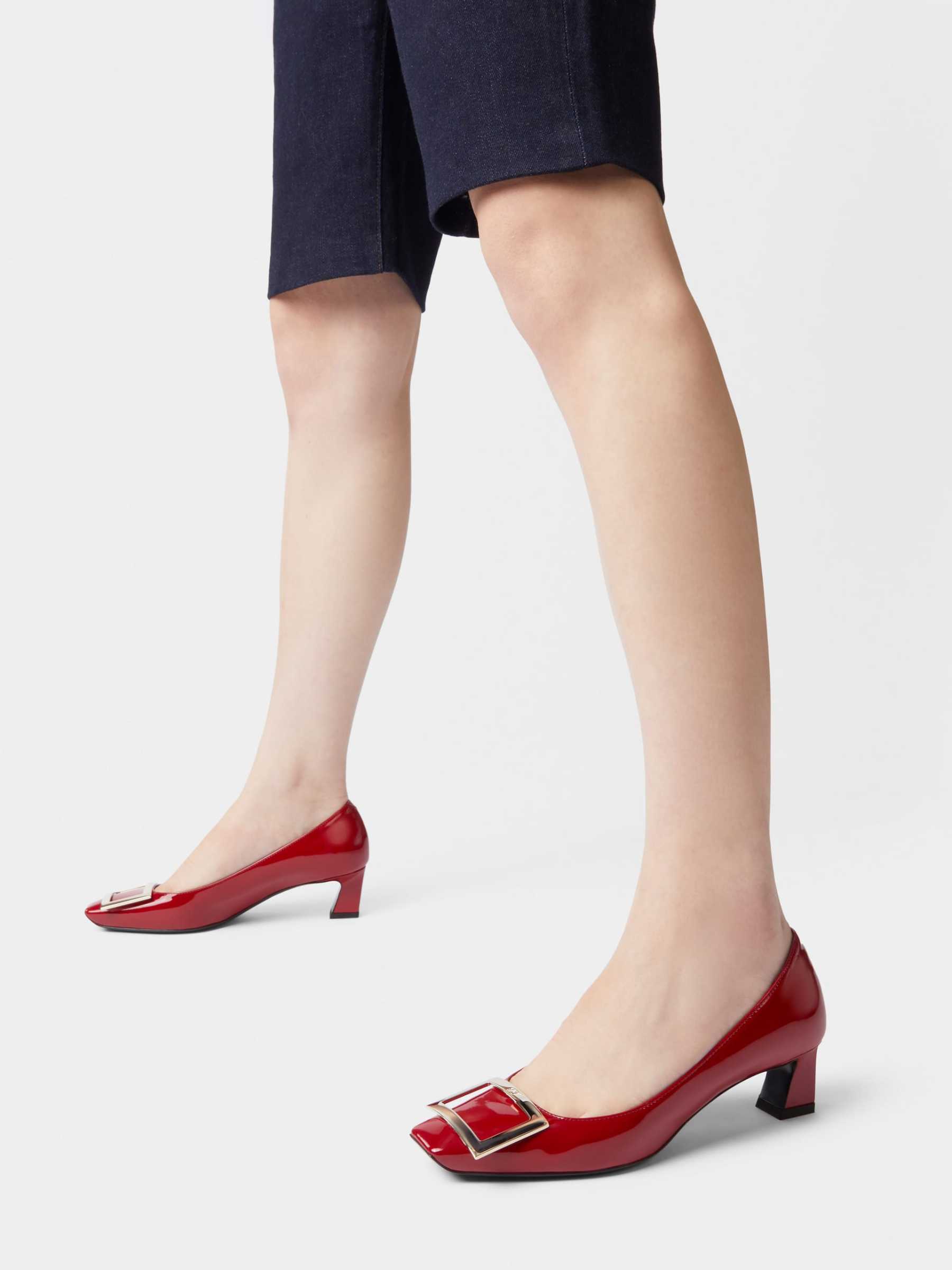 「ベル ヴィヴィエ トランペット」パンプス パテントレザー 45 mm レッド