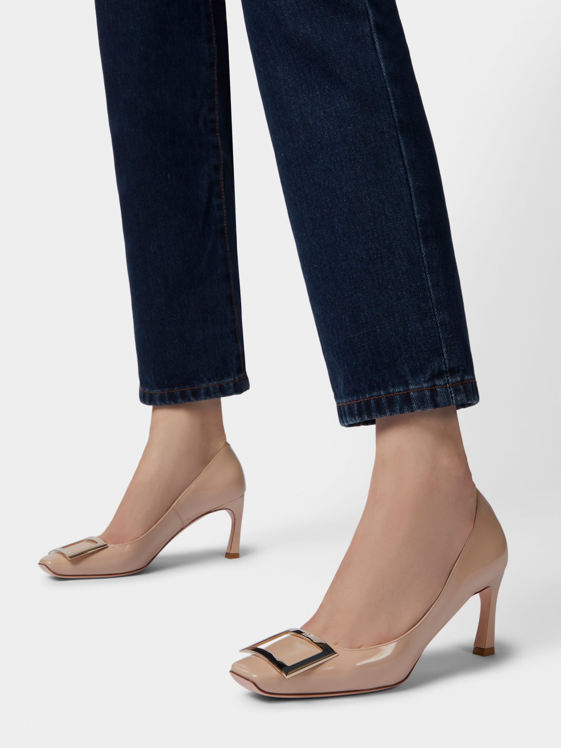 「ベル ヴィヴィエ トランペット」パテントレザー パンプス 70 mm ピンク