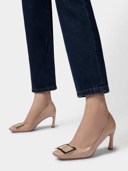 「ベル ヴィヴィエ トランペット」パテントレザー パンプス 70 mm ピンク