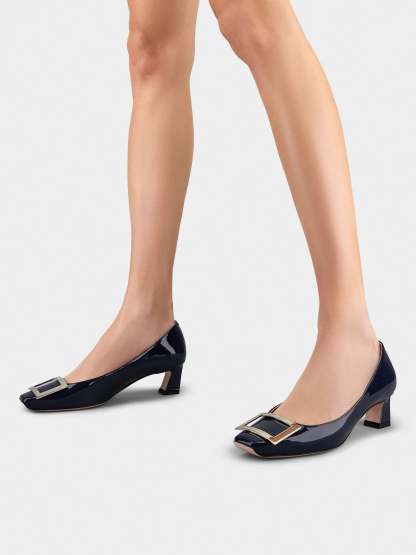 「ベル ヴィヴィエ トランペット」パンプス パテントレザー 45 mm ブルー
