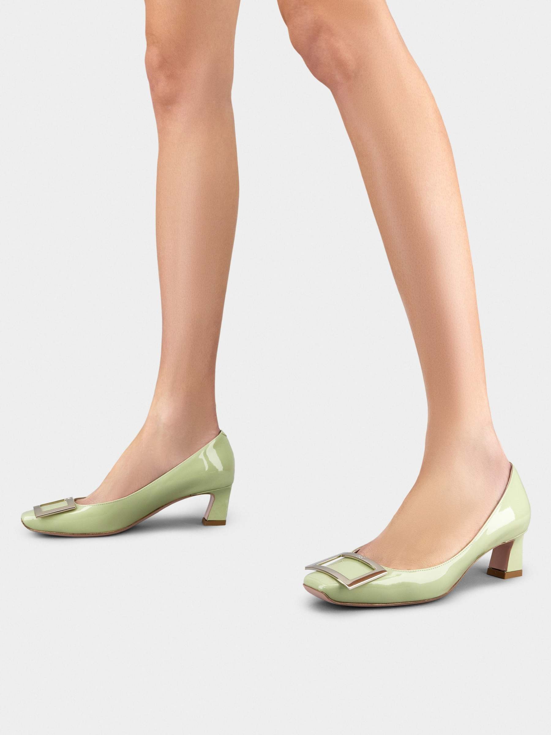 「ベル ヴィヴィエ トランペット」パンプス パテントレザー 45 mm グリーン