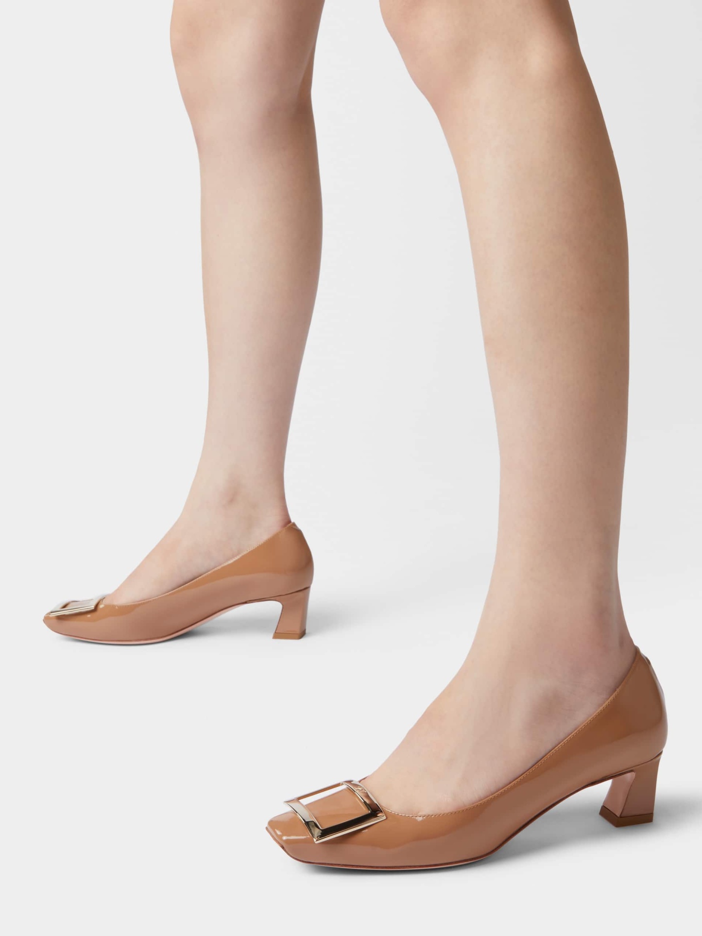 「ベル ヴィヴィエ トランペット」パンプス パテントレザー 45 mm ブラウン