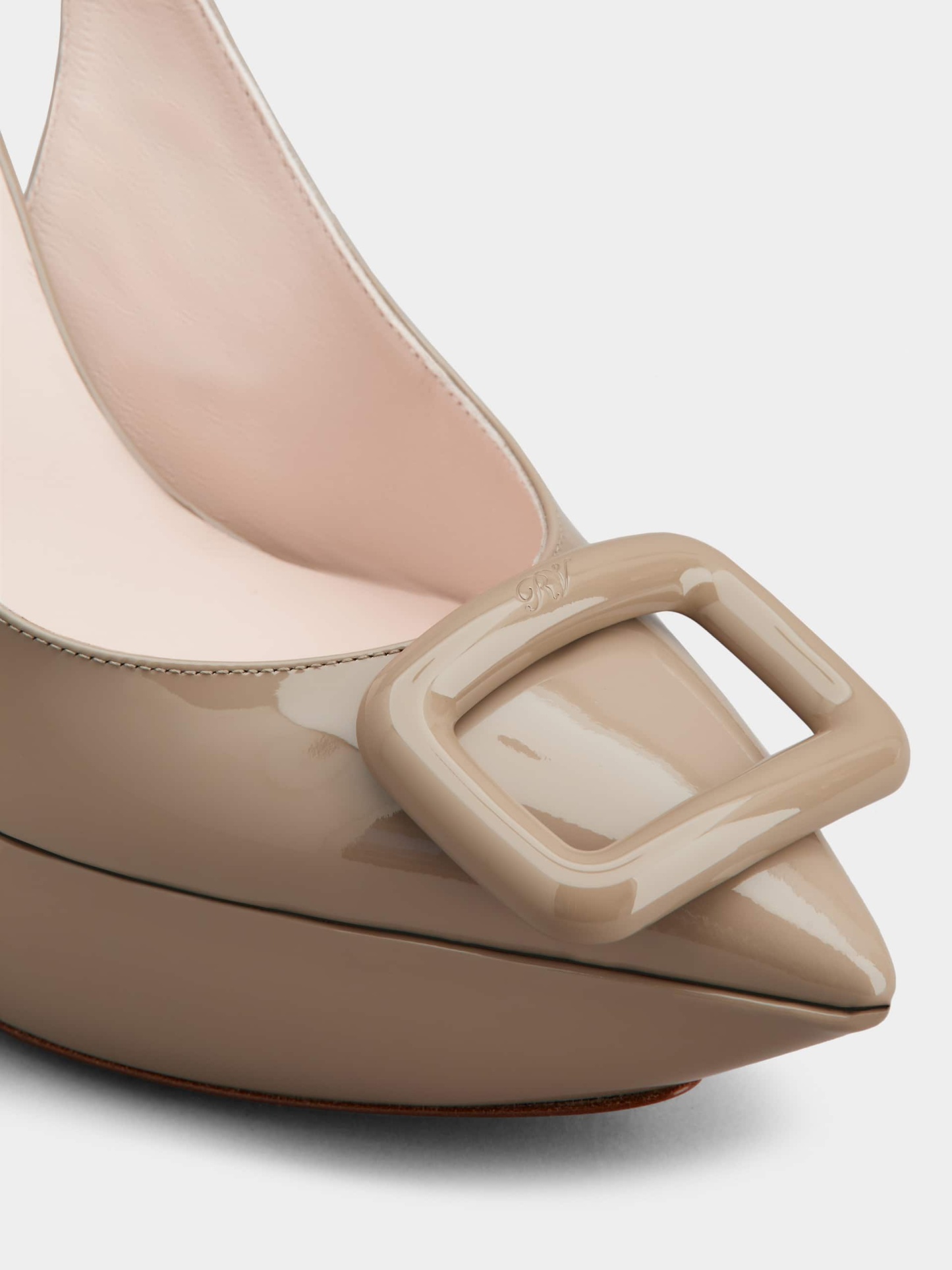 「ヴィヴ ショック」ラッカード バックル パテントレザー スリングバック パンプス 125 mm ベージュ