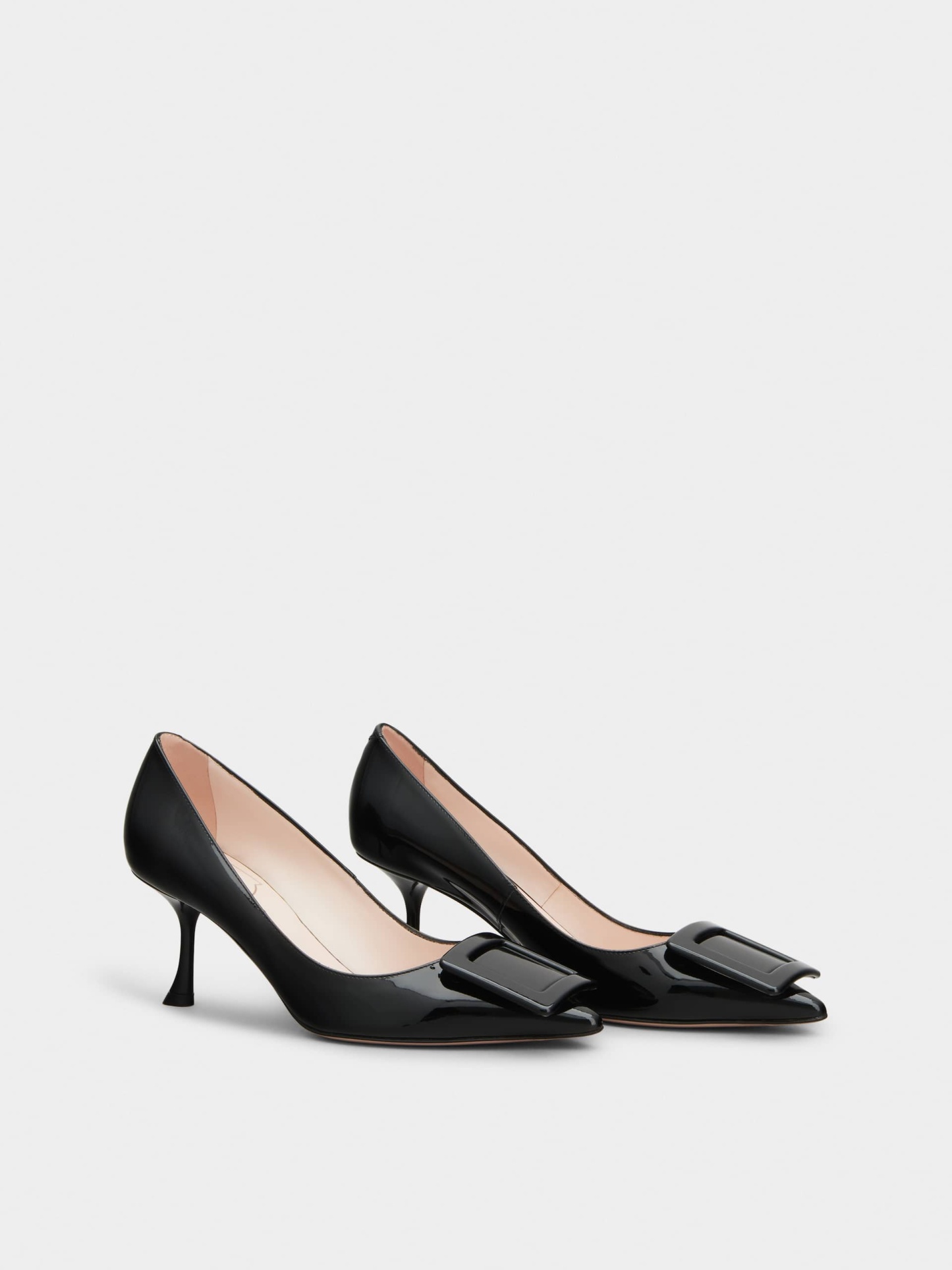 「ヴィヴ イン ザ シティ」 パテントレザー パンプス 65 mm ブラック
