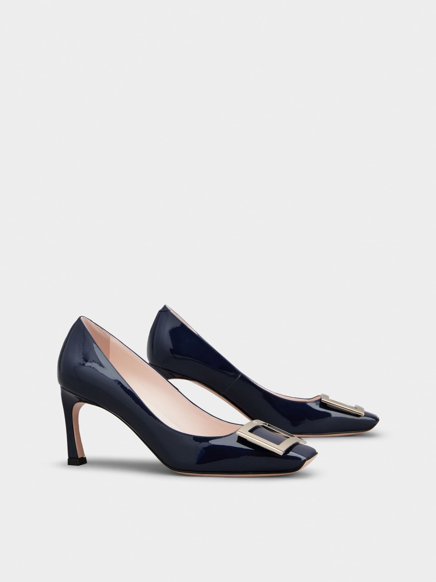 「ベル ヴィヴィエ トランペット」パテントレザー パンプス 70 mm ブルー