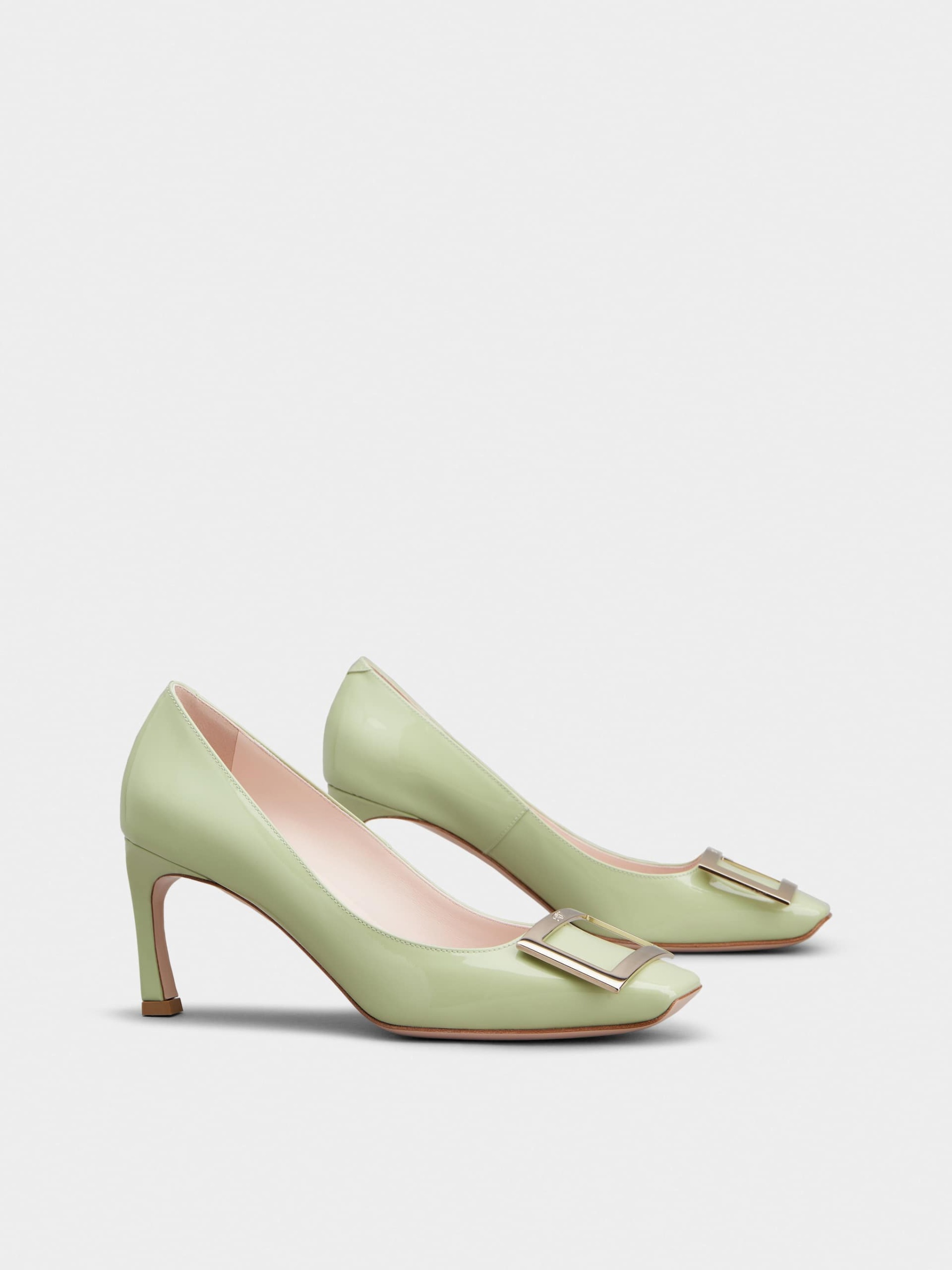 「ベル ヴィヴィエ トランペット」パテントレザー パンプス 70 mm グリーン