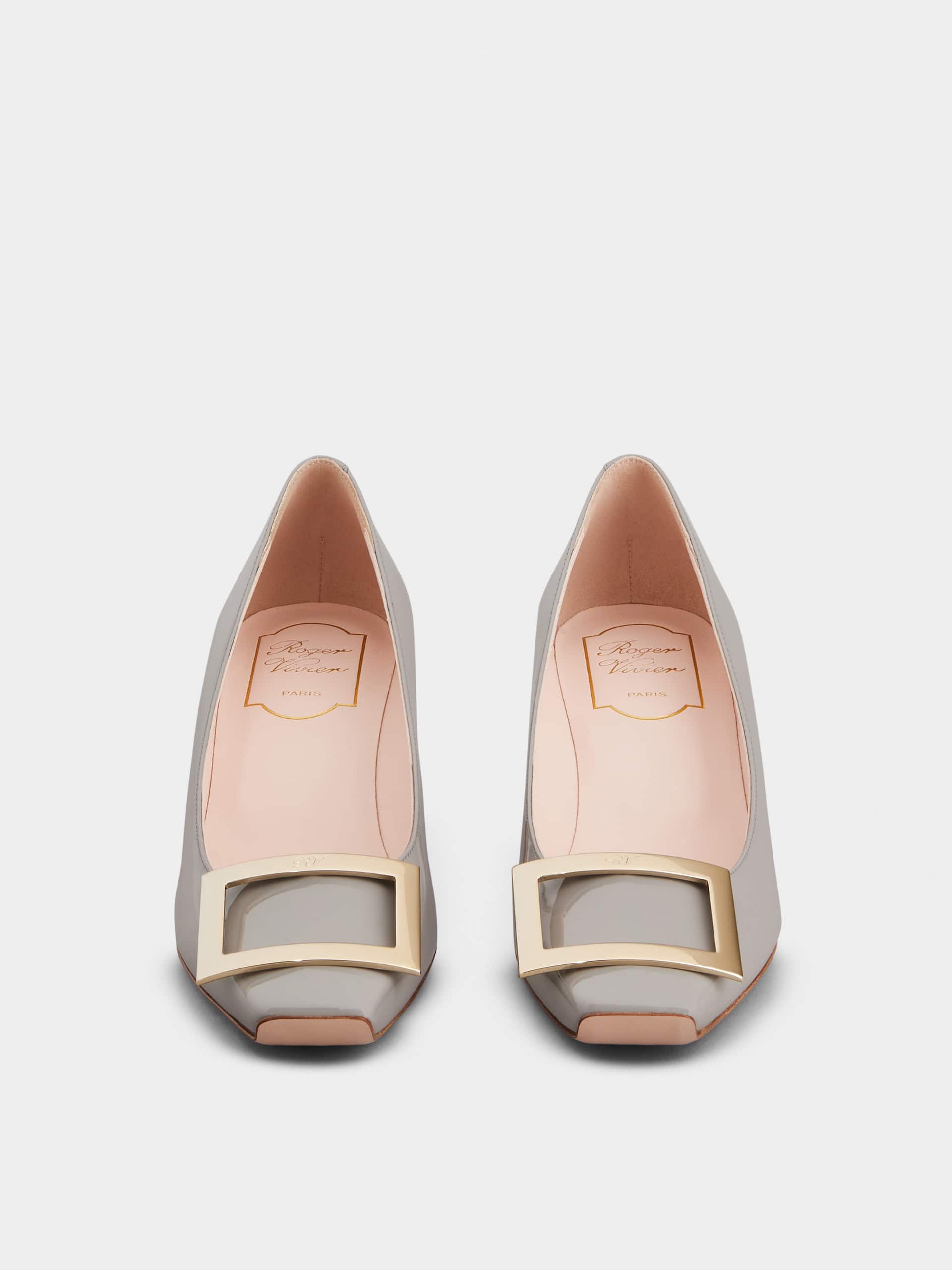 「ベル ヴィヴィエ トランペット」パンプス パテントレザー 45 mm グレー