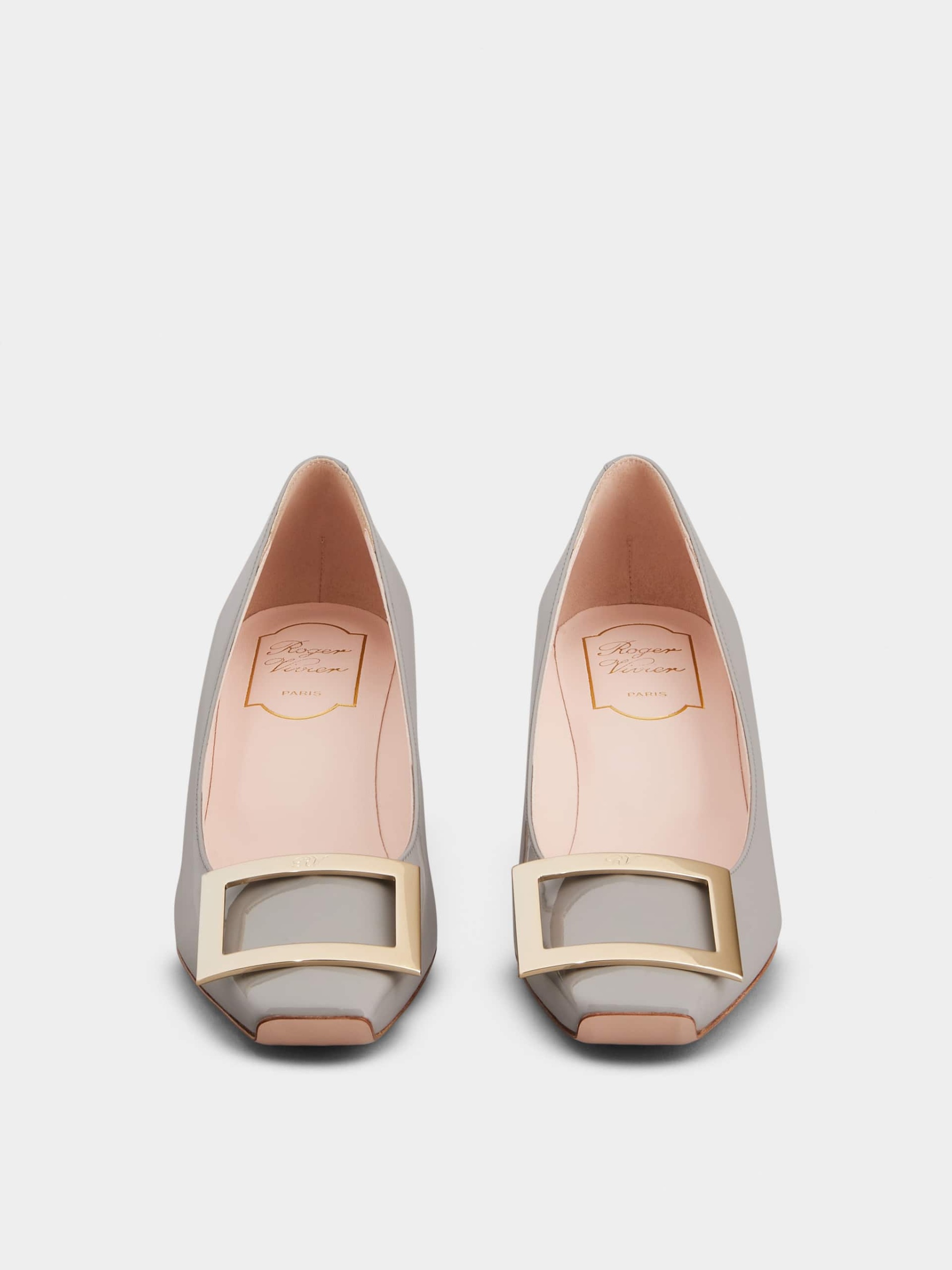 「ベル ヴィヴィエ トランペット」パンプス パテントレザー 45 mm グレー