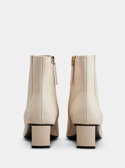 「ベル ヴィヴィエ」 メタル バックル レザー チェルシー アンクル ブーツ 45 mm クリーム