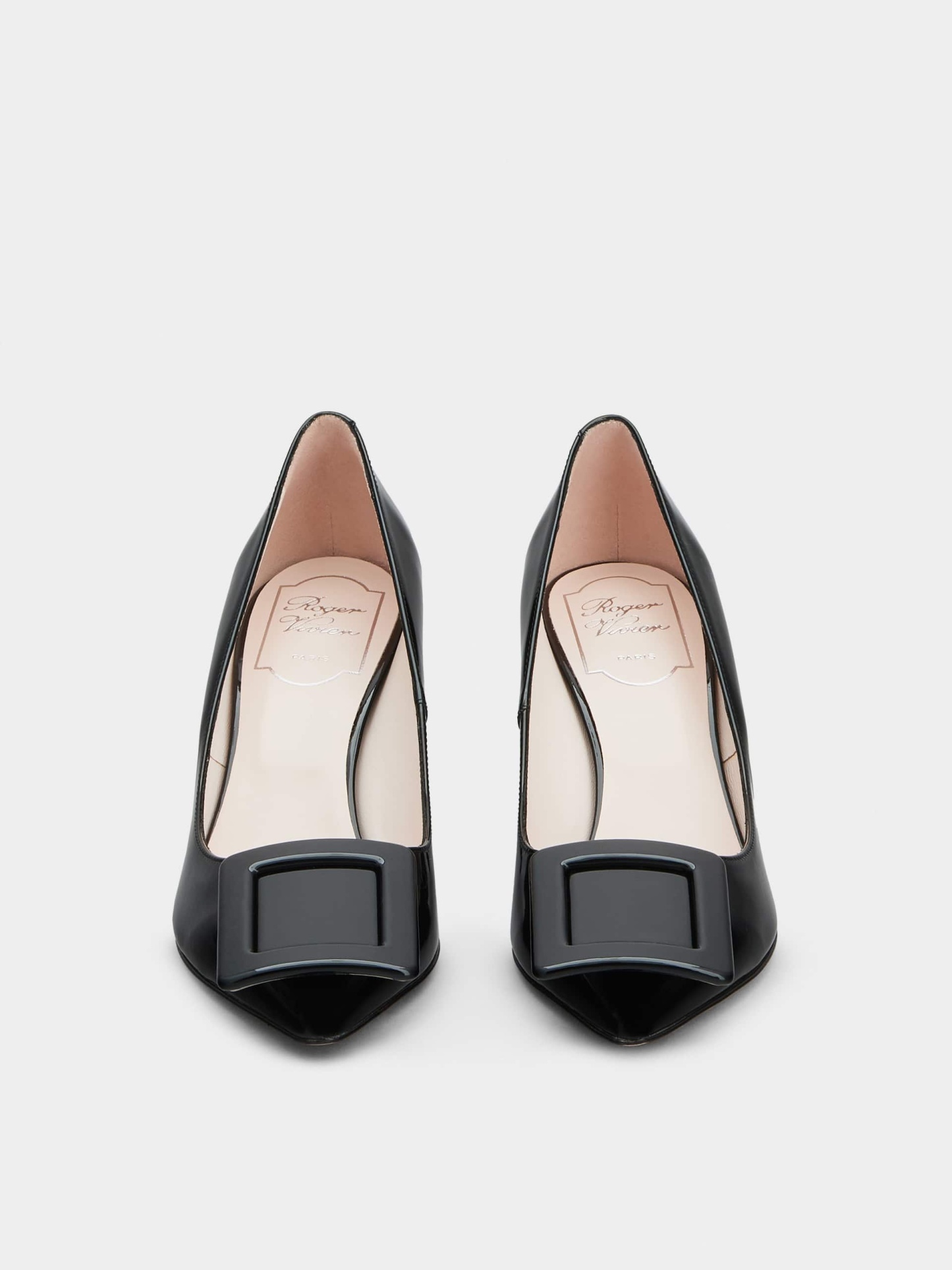 「ヴィヴ イン ザ シティ」 パテントレザー パンプス 65 mm ブラック