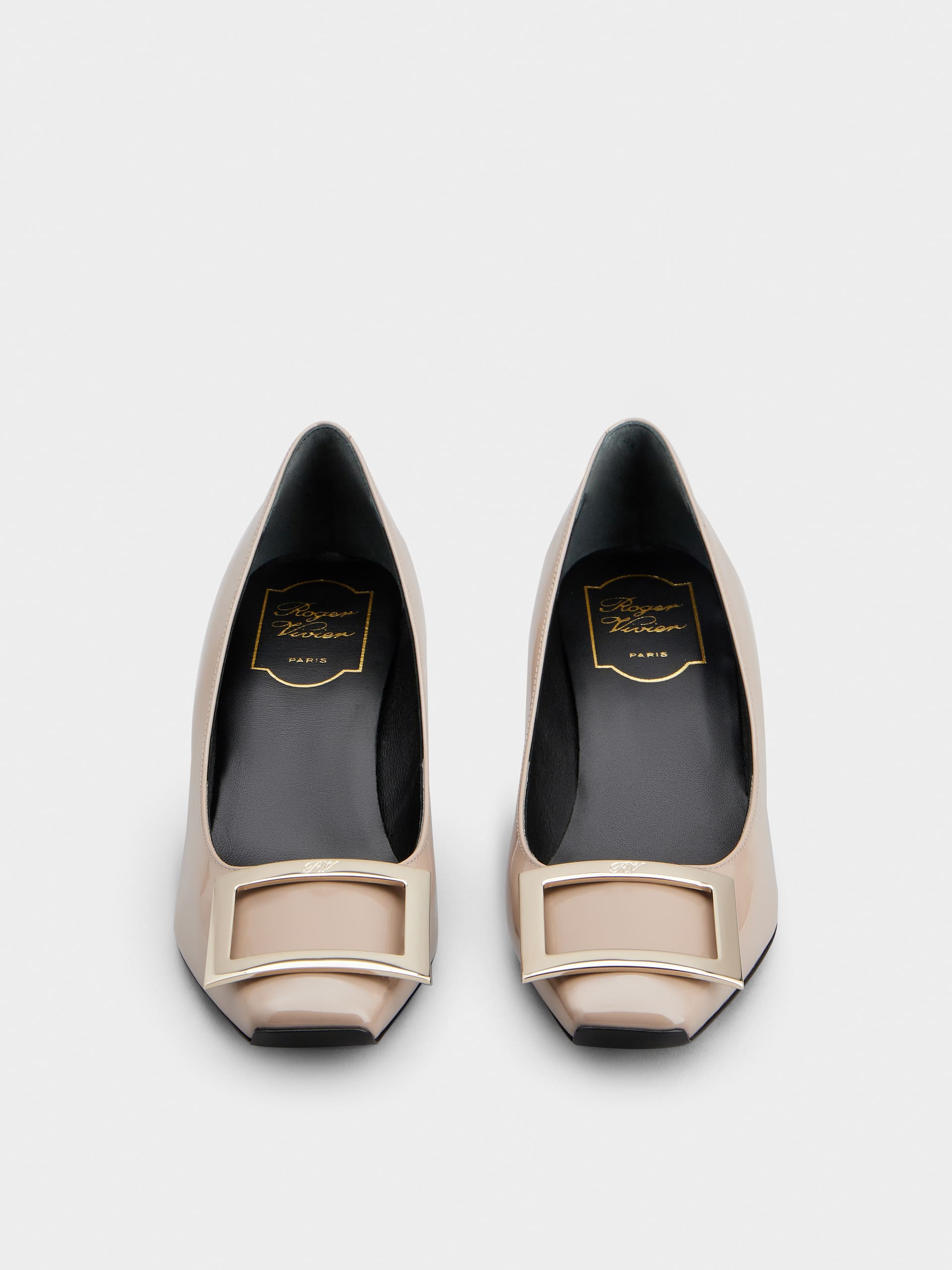 「ベル ヴィヴィエ トランペット」パンプス パテントレザー 45 mm ベージュ