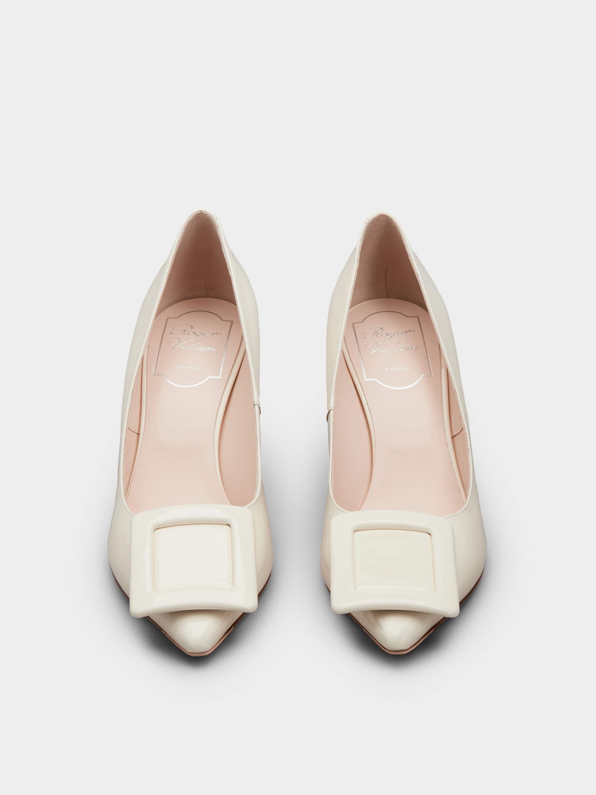 「ヴィヴ イン ザ シティ」 パテントレザー パンプス 65 mm クリーム