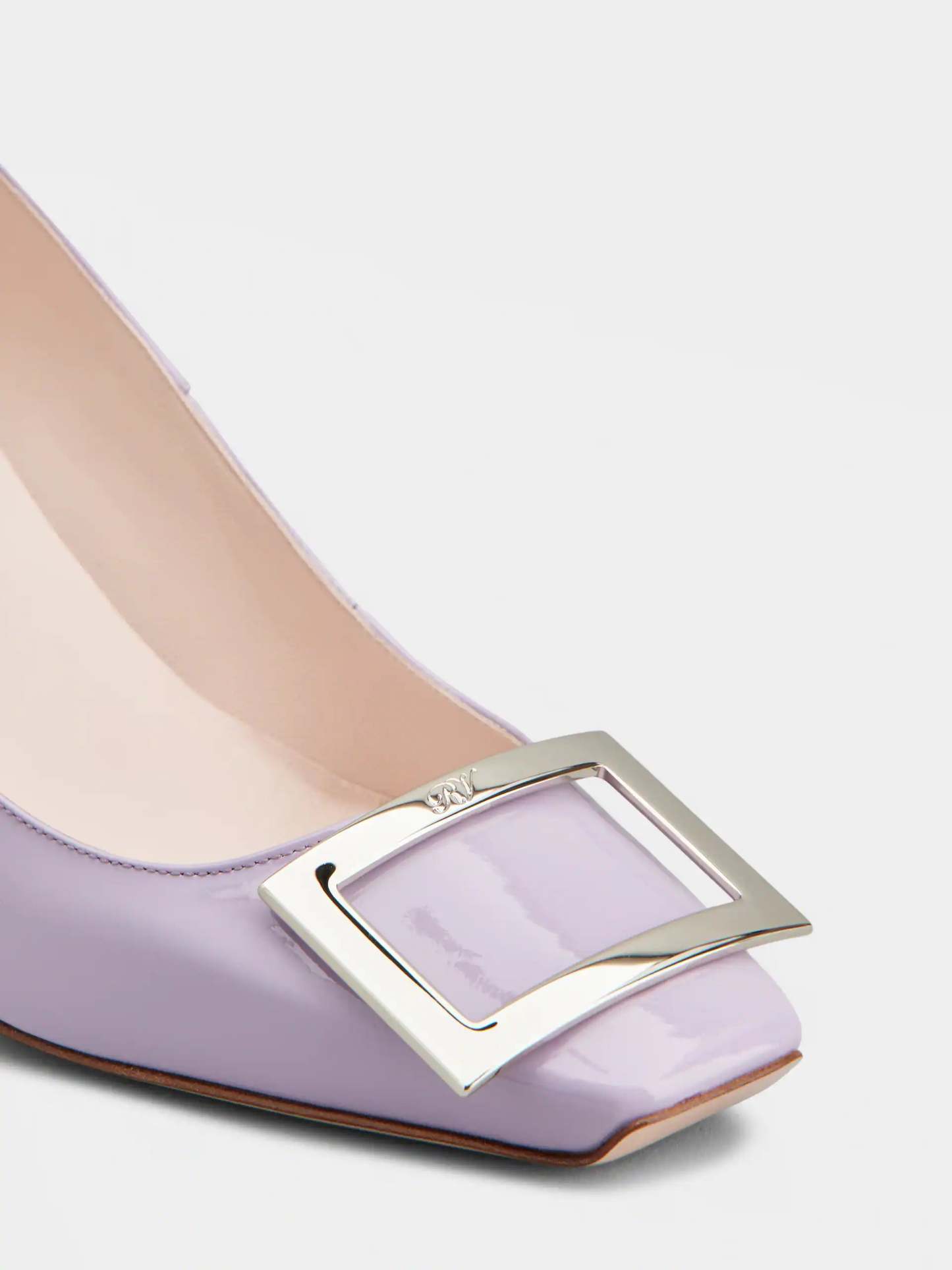 「ベル ヴィヴィエ トランペット」パテントレザー パンプス 70 mm バイオレット