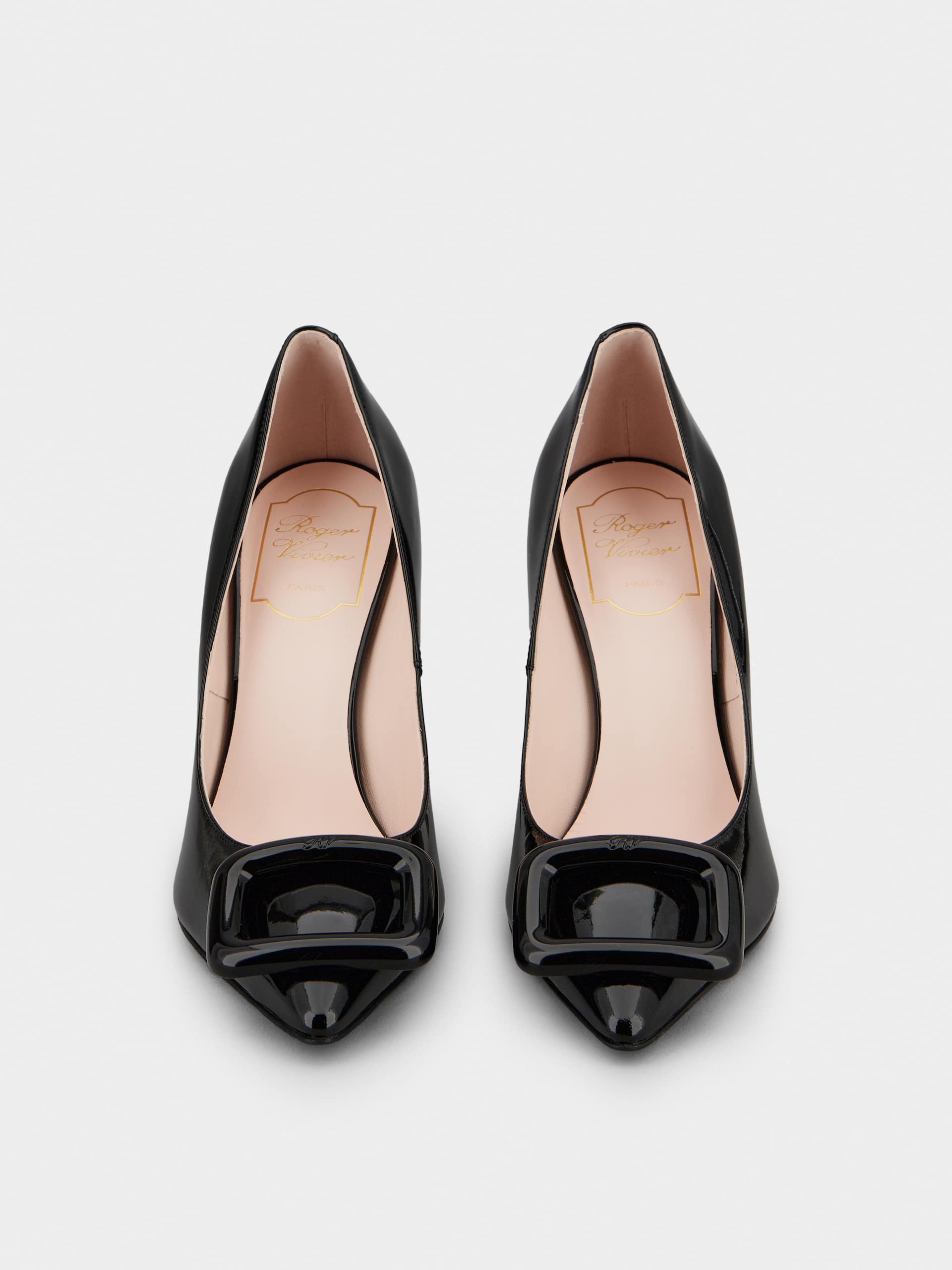 「ヴィヴ ショック」ラッカード バックル パテントレザー パンプス 85 mm ブラック