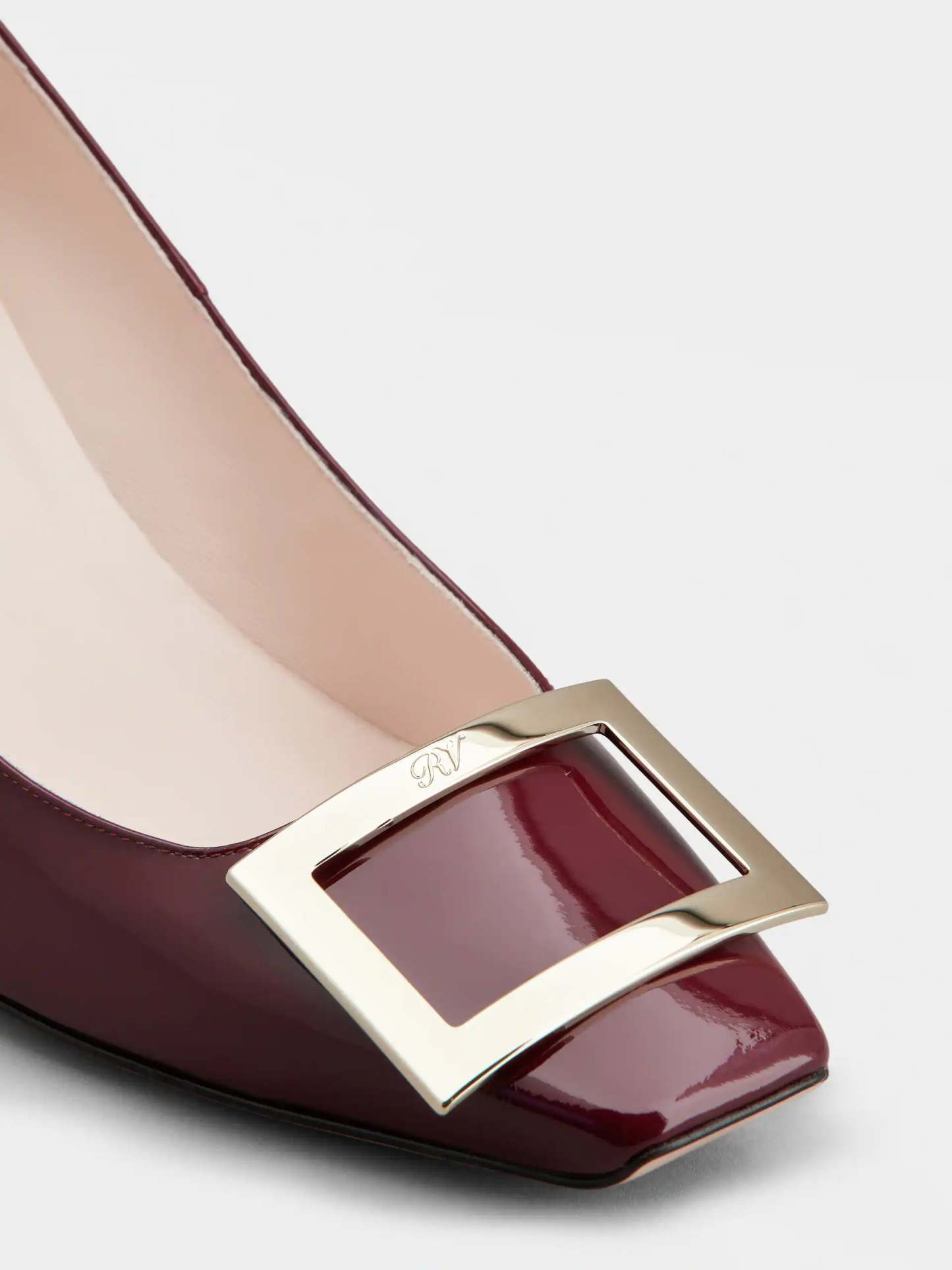 「ベル ヴィヴィエ トランペット」パテントレザー パンプス 70 mm ボルドー