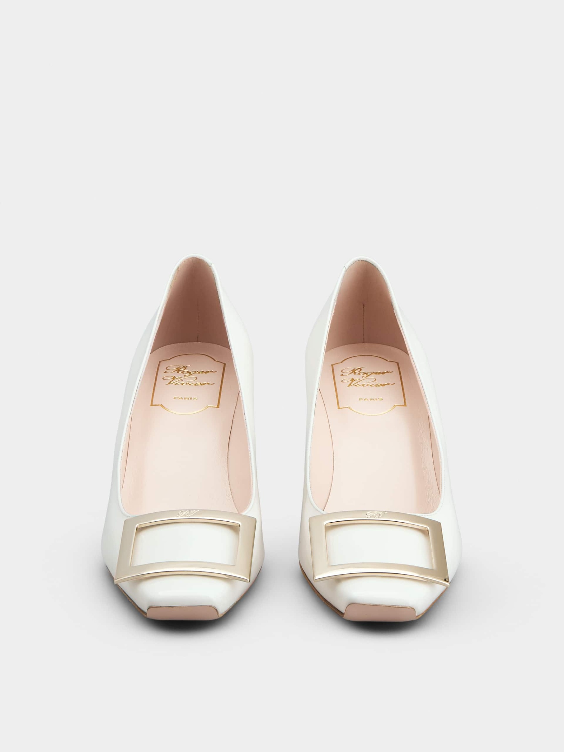 「ベル ヴィヴィエ トランペット」パンプス パテントレザー 45 mm クリーム