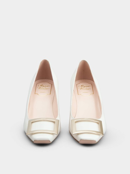 「ベル ヴィヴィエ トランペット」パンプス パテントレザー 45 mm クリーム