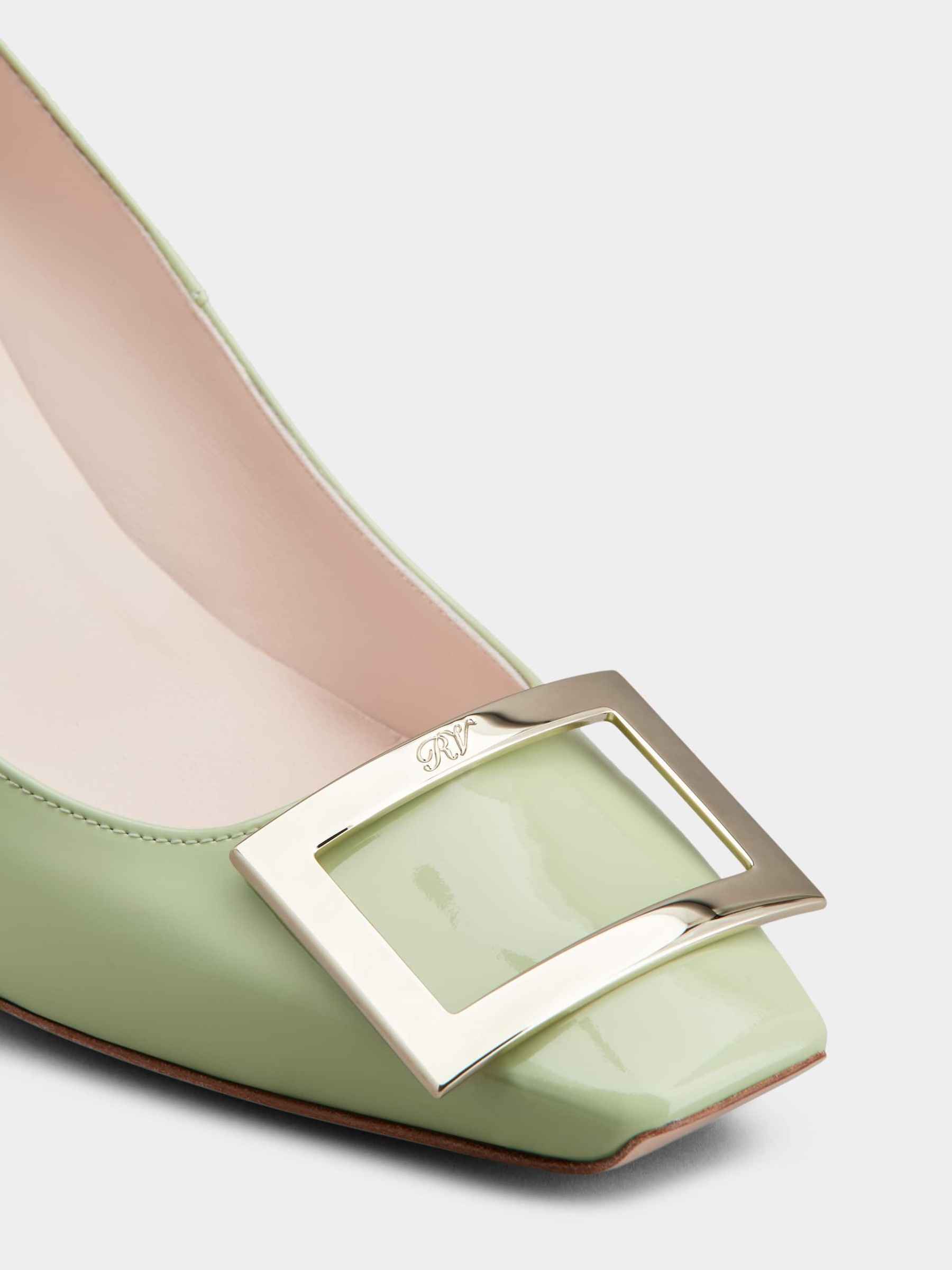 「ベル ヴィヴィエ トランペット」パテントレザー パンプス 70 mm グリーン