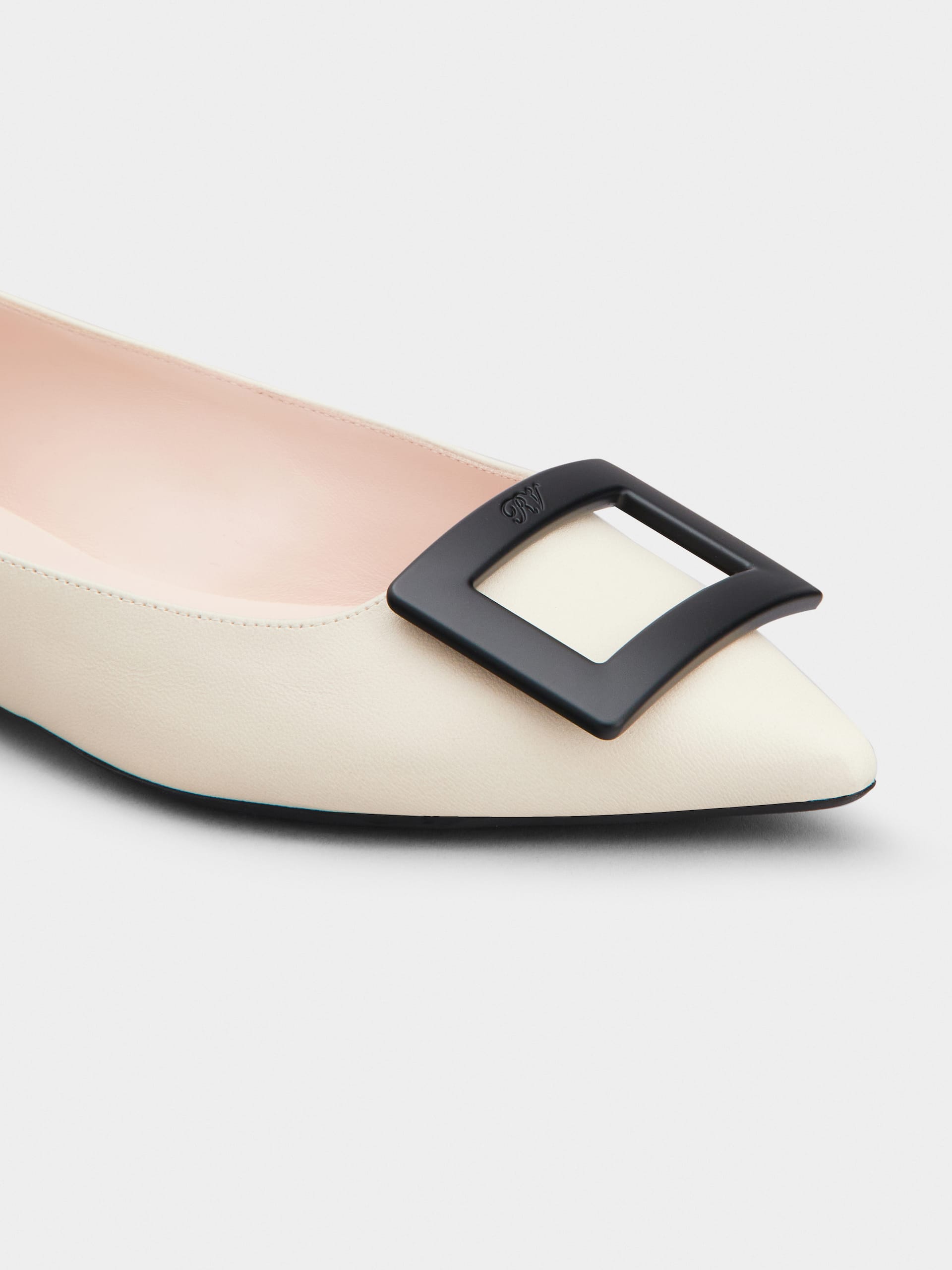 「ゴメッティーヌ」ナッパレザー バレリーナ 5 mm クリーム