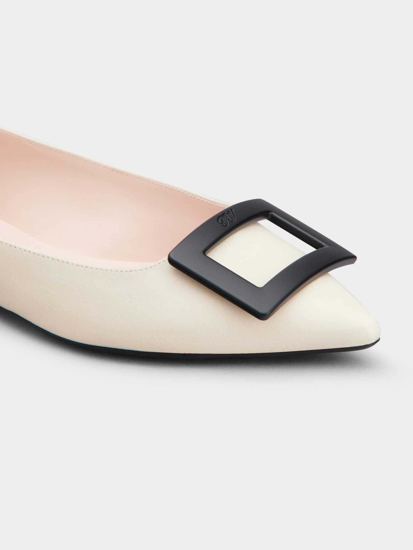 「ゴメッティーヌ」ナッパレザー バレリーナ 5 mm クリーム