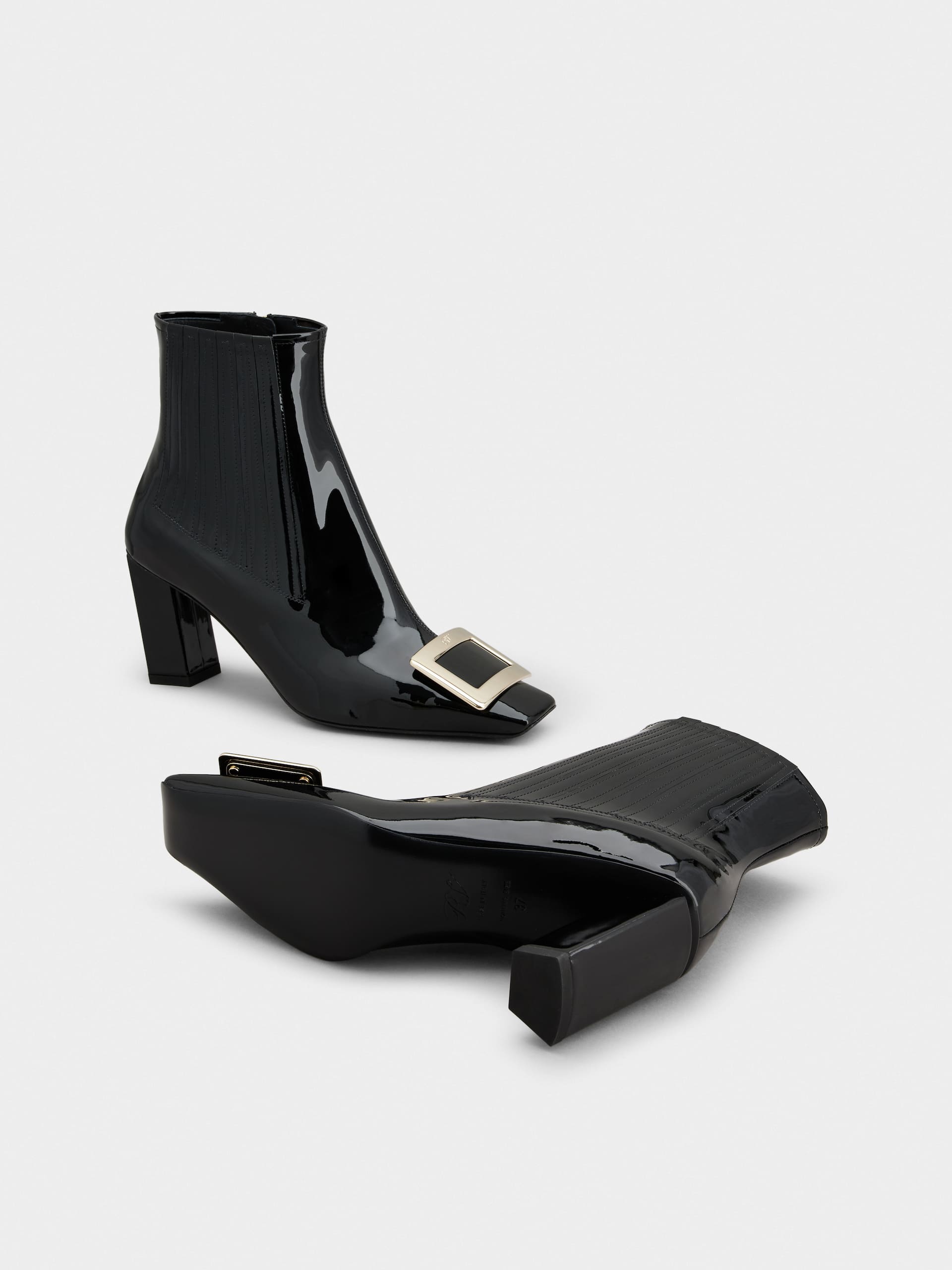 「ベル ヴィヴィエ」メタル バックル パテントレザー チェルシー アンクル ブーツ 75 mm ブラック