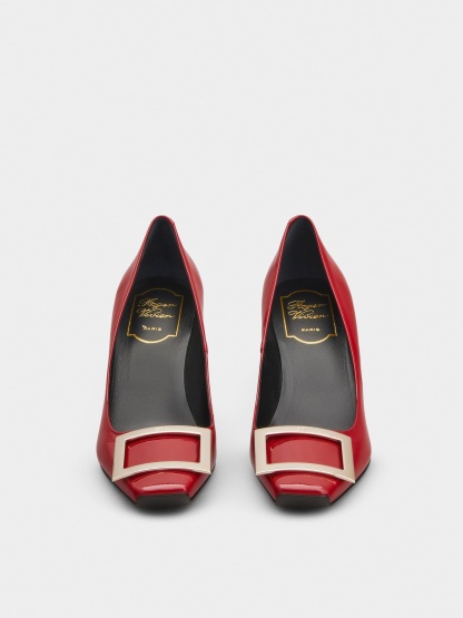 「ベル ヴィヴィエ トランペット」パテントレザー パンプス 70 mm レッド