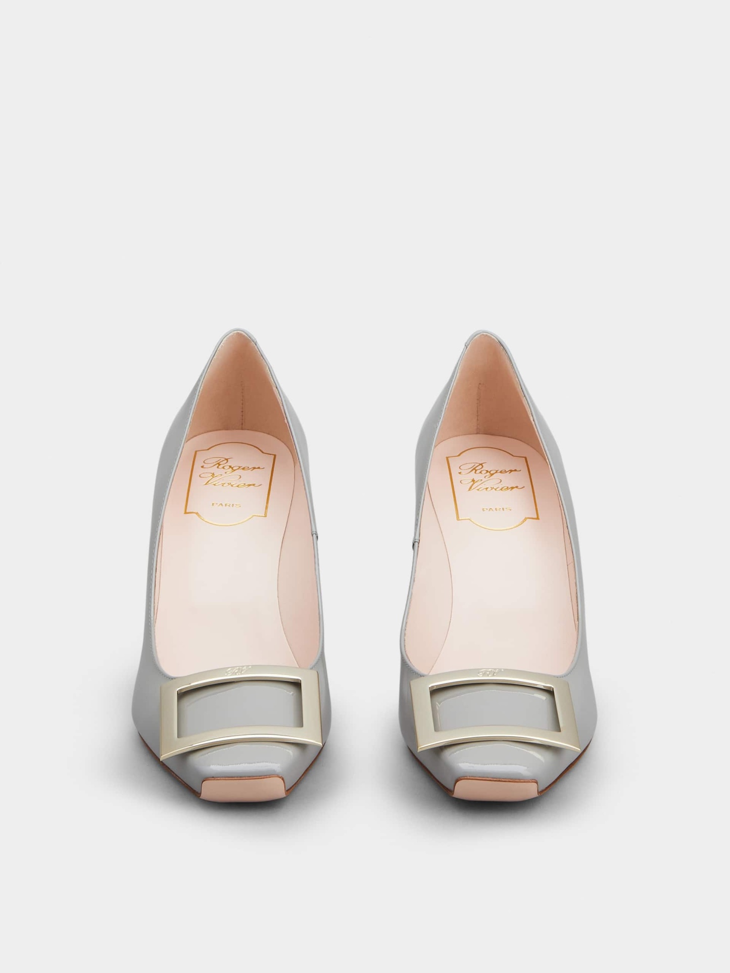 「ベル ヴィヴィエ トランペット」パテントレザー パンプス 70 mm グレー